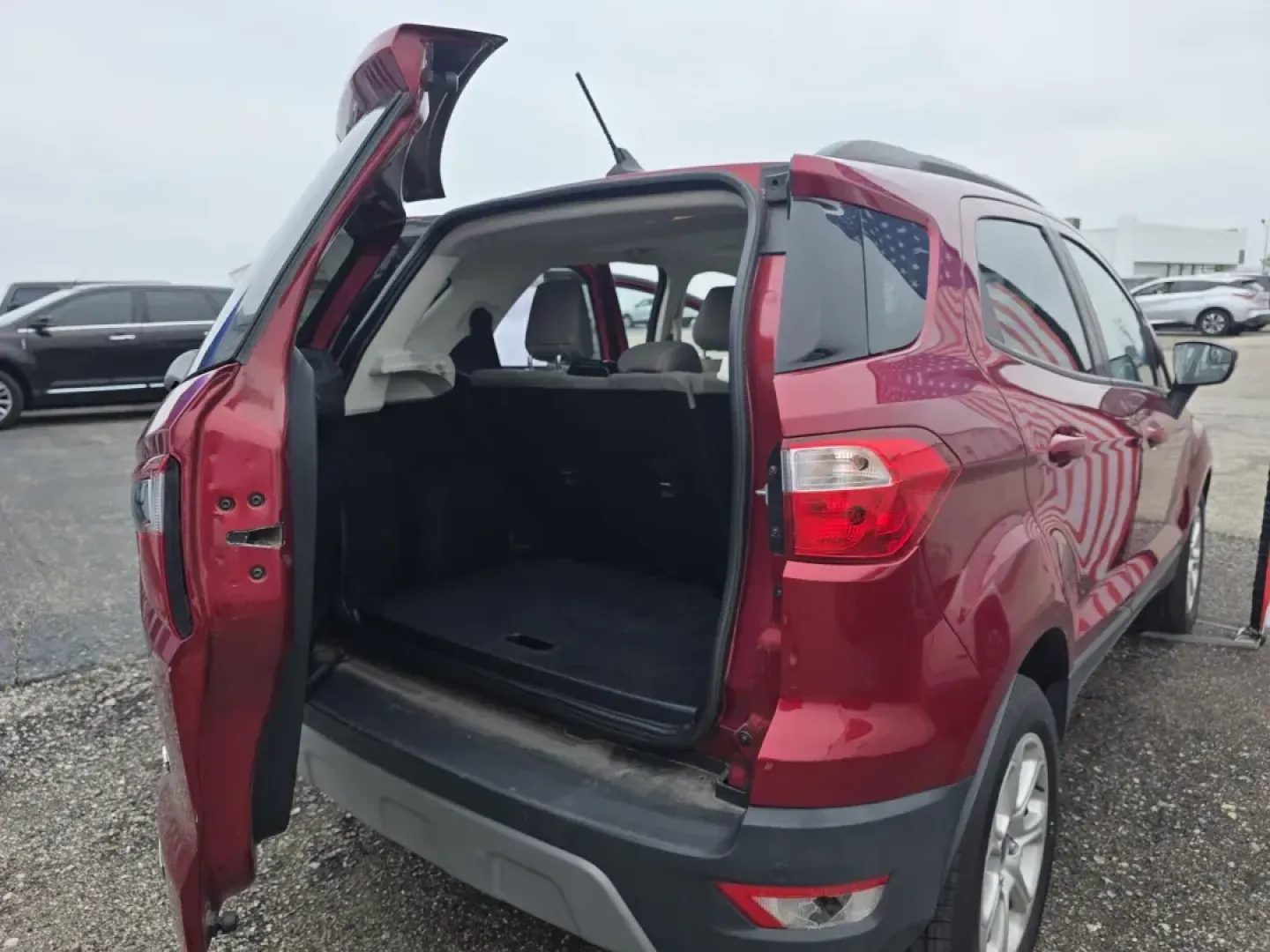 2019 RED Ford ECOSPORT SE (MAJ3S2GEXKC) with an Other engine, located at 15 Petro Dr, Warsaw, IN, 46582, (574) 306-0055, 41.273563, -85.857544 - Are you ready to elevate your daily commute or embark on exciting weekend adventures? Look no further than this stunning 2019 Ford EcoSport SE, available now at Auto Credit in Warsaw, Indiana. With its compact design and versatile capability, this wagon is perfect for budget-conscious buyers and fam - Photo#8