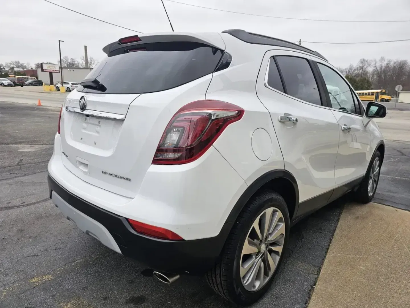 2018 WHITE /BLACK Buick ENCORE Preferred FWD (KL4CJASB9JB) with an 1.4L L4 DOHC 16V TURBO engine, 6A transmission, located at 502 South Main Street, Columbia City, IN, 46725, (260) 244-4645, 41.151382, -85.490578 - 2018 Buick ENCORE Preferred FWD - Photo#2