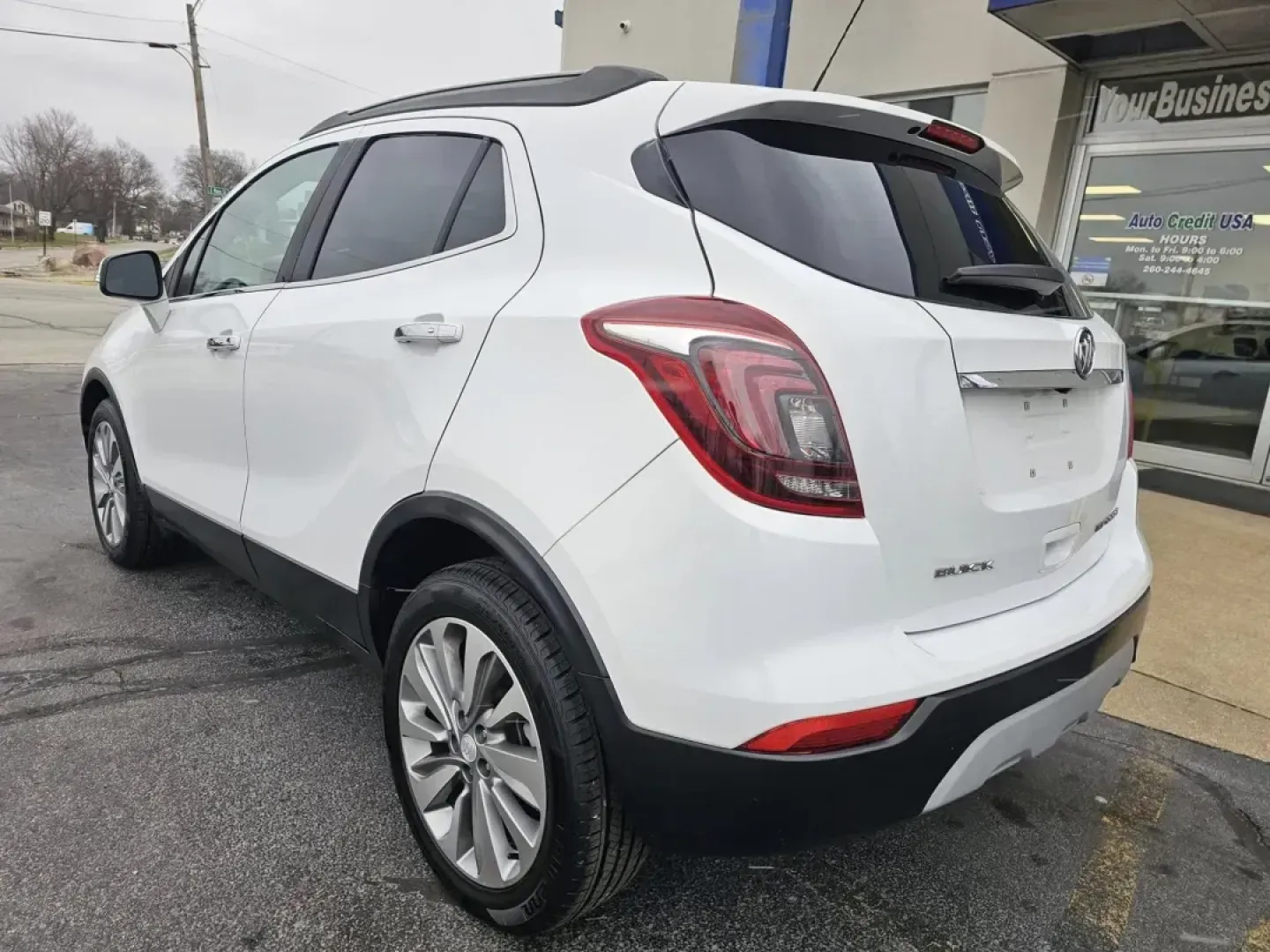 2018 WHITE /BLACK Buick ENCORE Preferred FWD (KL4CJASB9JB) with an 1.4L L4 DOHC 16V TURBO engine, 6A transmission, located at 502 South Main Street, Columbia City, IN, 46725, (260) 244-4645, 41.151382, -85.490578 - 2018 Buick ENCORE Preferred FWD - Photo#3