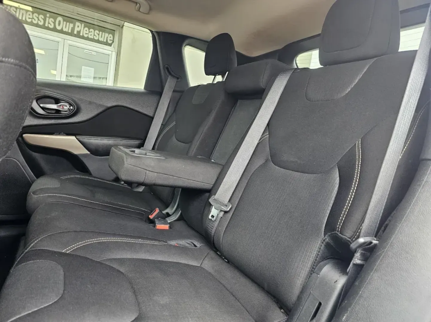 2017 SILVER /Black Jeep CHEROKEE LATITUDE Latitude FWD (1C4PJLCB3HW) with an 2.4L L4 DOHC 16V engine, 9A transmission, located at 502 South Main Street, Columbia City, IN, 46725, (260) 244-4645, 41.151382, -85.490578 - ### Embrace Adventure with the 2017 Jeep Cherokee Latitude at Auto Credit - Indiana!<br /> <br /> Are you ready to elevate your weekend adventures or daily commutes? The 2017 Jeep Cherokee Latitude is the perfect SUV to match your lifestyle, whether you're a growing family, a foodie exploring Fort W - Photo#5