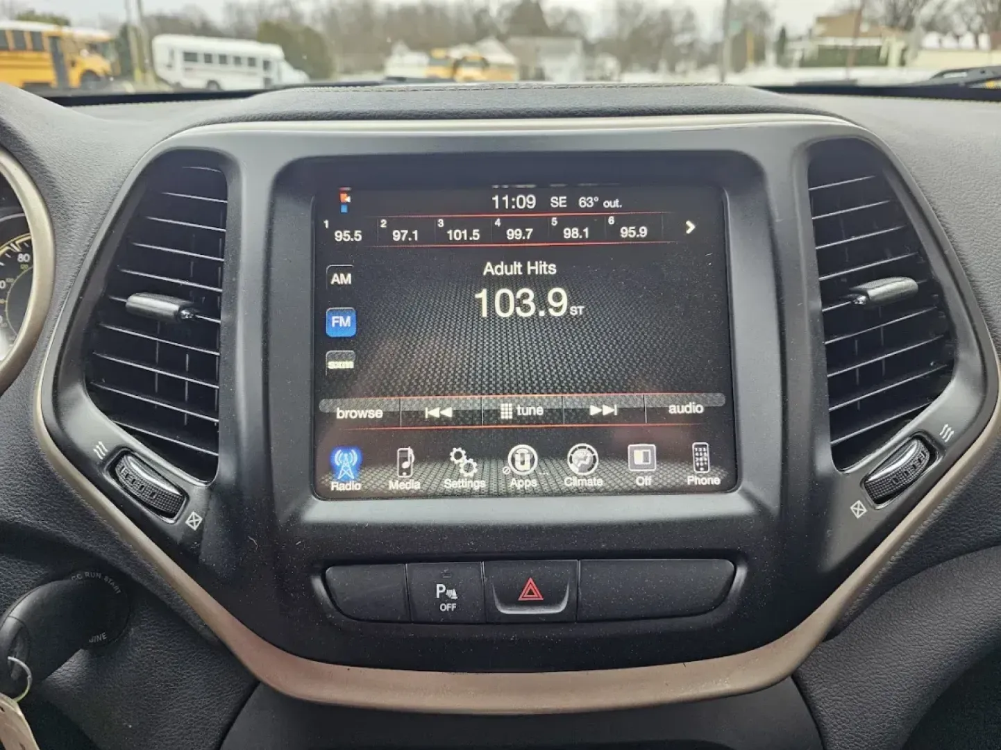 2017 SILVER /Black Jeep CHEROKEE LATITUDE Latitude FWD (1C4PJLCB3HW) with an 2.4L L4 DOHC 16V engine, 9A transmission, located at 502 South Main Street, Columbia City, IN, 46725, (260) 244-4645, 41.151382, -85.490578 - ### Embrace Adventure with the 2017 Jeep Cherokee Latitude at Auto Credit - Indiana!<br /> <br /> Are you ready to elevate your weekend adventures or daily commutes? The 2017 Jeep Cherokee Latitude is the perfect SUV to match your lifestyle, whether you're a growing family, a foodie exploring Fort W - Photo#7