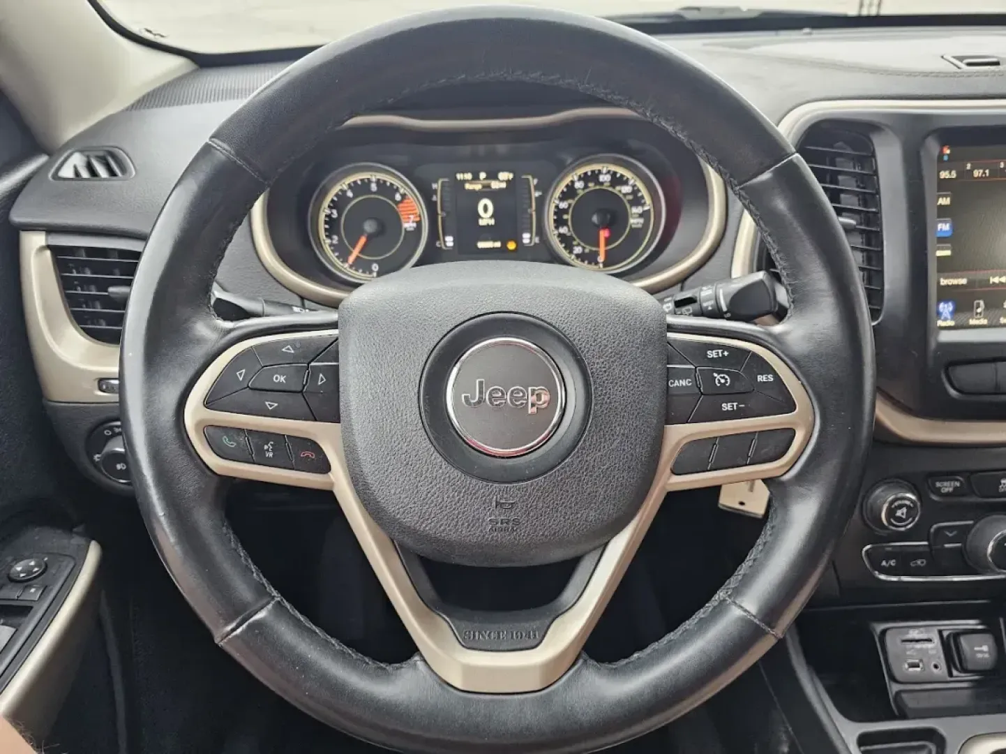 2017 SILVER /Black Jeep CHEROKEE LATITUDE Latitude FWD (1C4PJLCB3HW) with an 2.4L L4 DOHC 16V engine, 9A transmission, located at 502 South Main Street, Columbia City, IN, 46725, (260) 244-4645, 41.151382, -85.490578 - ### Embrace Adventure with the 2017 Jeep Cherokee Latitude at Auto Credit - Indiana!<br /> <br /> Are you ready to elevate your weekend adventures or daily commutes? The 2017 Jeep Cherokee Latitude is the perfect SUV to match your lifestyle, whether you're a growing family, a foodie exploring Fort W - Photo#8