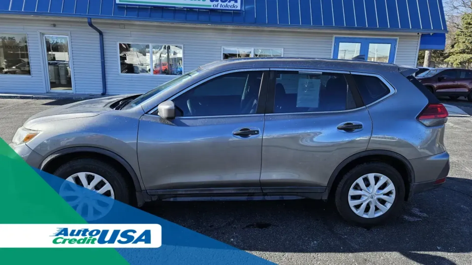 2017 UNKNOWN Nissan ROGUE S; SL; SV SV 2WD (5N1AT2MTXHC) with an 2.5L L4 DOHC 16V engine, CVT transmission, located at 5744 Central Avenue, Toledo, OH, 43615, (419) 724-0130, 41.676781, -83.682137 - Are you ready to elevate your commuting experience and take your family adventures to new heights? Look no further than this remarkable 2017 Nissan Rogue SV 2WD, the perfect balance of style, space, and efficiency. Whether you're navigating the busy streets of San Diego or planning a weekend getaway - Photo#0