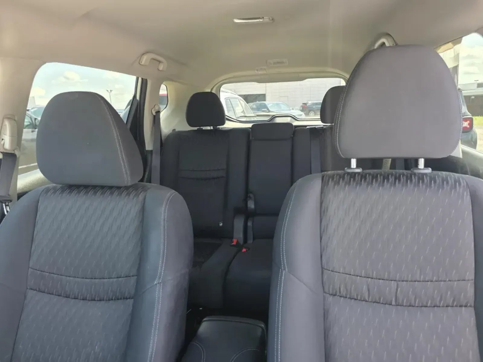 2020 Nissan Rogue (KNMAT2MT9LP) with an Other engine, located at 15 Petro Dr, Warsaw, IN, 46582, (574) 306-0055, 41.273563, -85.857544 - **Discover Your Next Adventure with the 2020 Nissan Rogue at Auto Credit in Warsaw, IN!**<br /> <br /> Are you ready to elevate your lifestyle with a versatile and reliable vehicle? The 2020 Nissan Rogue is here to make every drive a pleasure, whether you're tackling your daily commute, embarking on - Photo#4