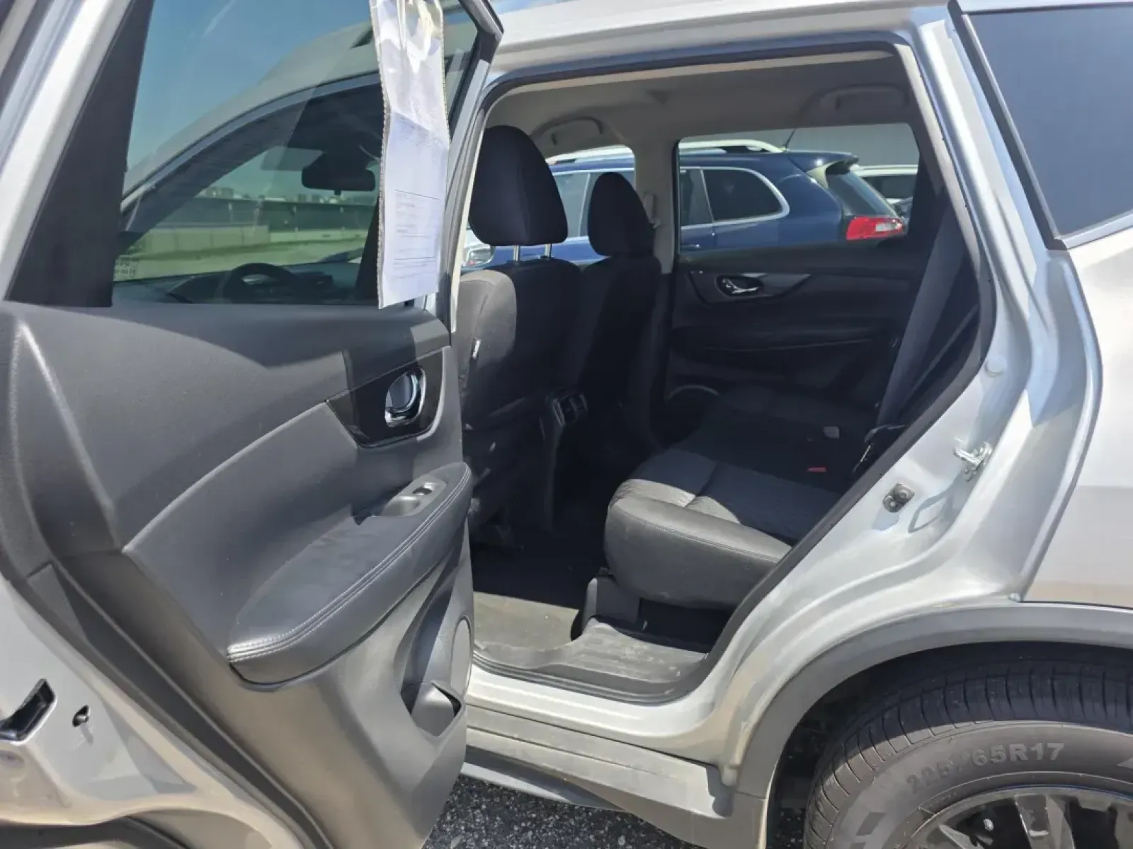 2020 Nissan Rogue (KNMAT2MT9LP) with an Other engine, located at 15 Petro Dr, Warsaw, IN, 46582, (574) 306-0055, 41.273563, -85.857544 - **Discover Your Next Adventure with the 2020 Nissan Rogue at Auto Credit in Warsaw, IN!**<br /> <br /> Are you ready to elevate your lifestyle with a versatile and reliable vehicle? The 2020 Nissan Rogue is here to make every drive a pleasure, whether you're tackling your daily commute, embarking on - Photo#5