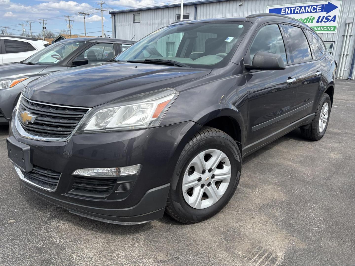 2015 GRAY Chevrolet TRAVERSE LS (1GNKVFED7FJ) with an Other engine, located at 100 West Coliseum Boulevard, Fort Wayne, IN, 46805, (260) 471-0567, 41.119961, -85.140312 - 2015 Chevrolet TRAVERSE LS - Photo#3