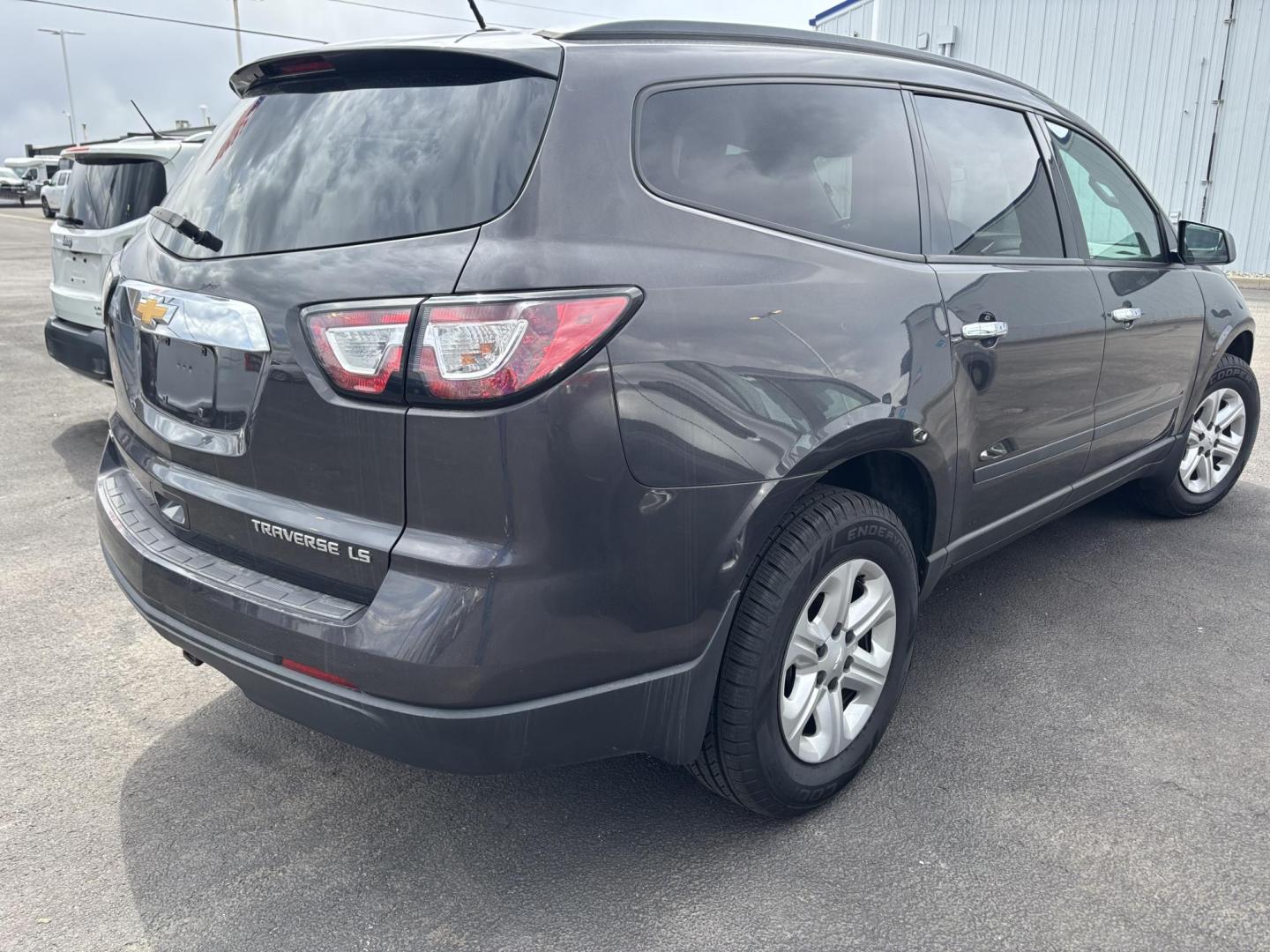 2015 GRAY Chevrolet TRAVERSE LS (1GNKVFED7FJ) with an Other engine, located at 100 West Coliseum Boulevard, Fort Wayne, IN, 46805, (260) 471-0567, 41.119961, -85.140312 - 2015 Chevrolet TRAVERSE LS - Photo#4