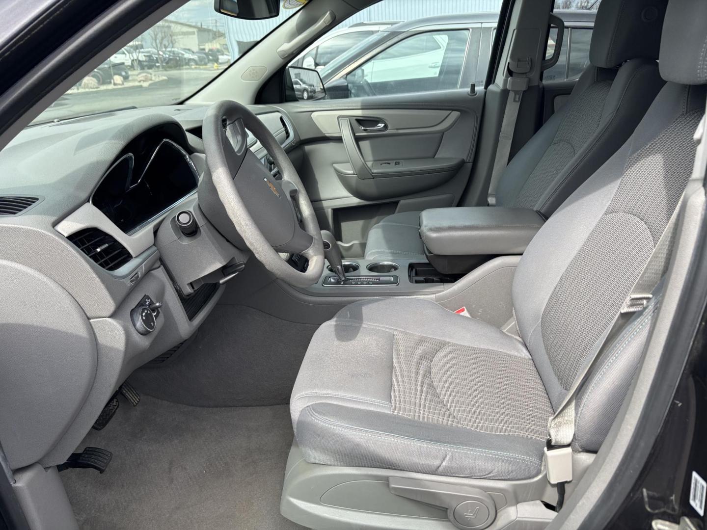 2015 GRAY Chevrolet TRAVERSE LS (1GNKVFED7FJ) with an Other engine, located at 100 West Coliseum Boulevard, Fort Wayne, IN, 46805, (260) 471-0567, 41.119961, -85.140312 - 2015 Chevrolet TRAVERSE LS - Photo#7
