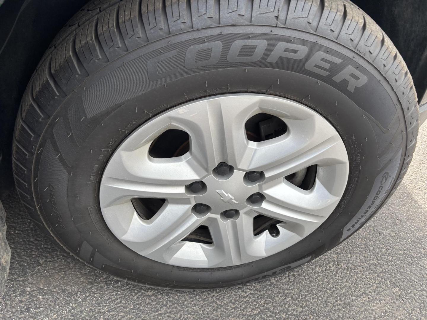 2015 GRAY Chevrolet TRAVERSE LS (1GNKVFED7FJ) with an Other engine, located at 100 West Coliseum Boulevard, Fort Wayne, IN, 46805, (260) 471-0567, 41.119961, -85.140312 - 2015 Chevrolet TRAVERSE LS - Photo#12