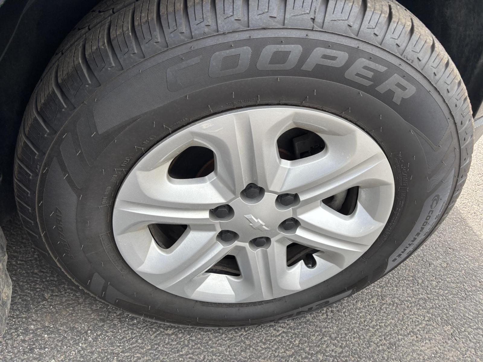 2015 GRAY Chevrolet TRAVERSE LS (1GNKVFED7FJ) with an Other engine, located at 100 West Coliseum Boulevard, Fort Wayne, IN, 46805, (260) 471-0567, 41.119961, -85.140312 - 2015 Chevrolet TRAVERSE LS - Photo#12