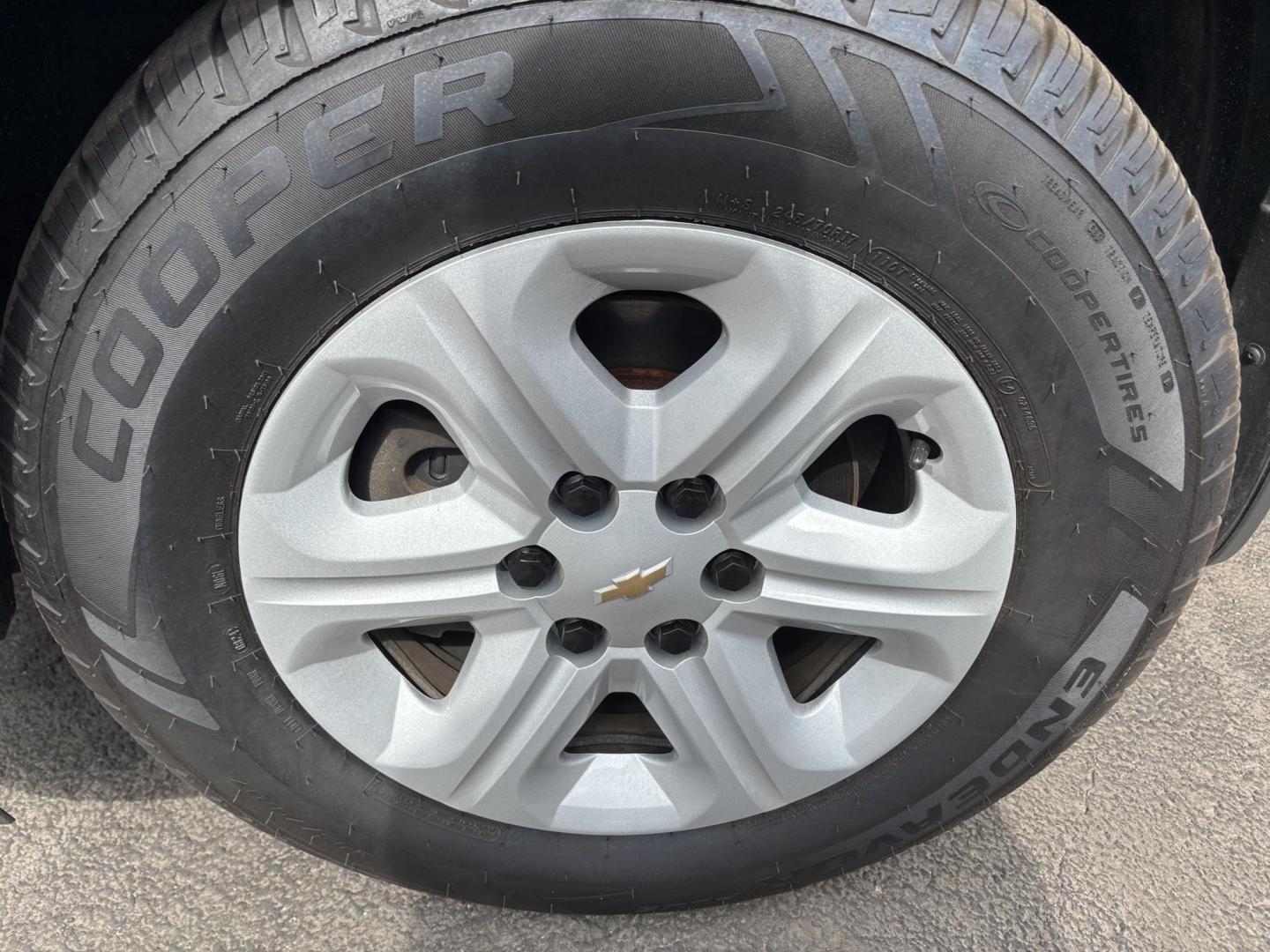 2015 GRAY Chevrolet TRAVERSE LS (1GNKVFED7FJ) with an Other engine, located at 100 West Coliseum Boulevard, Fort Wayne, IN, 46805, (260) 471-0567, 41.119961, -85.140312 - 2015 Chevrolet TRAVERSE LS - Photo#14