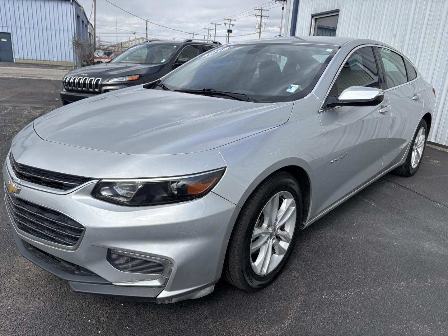 2018 SILVER Chevrolet MALIBU LT (2FL) (1G1ZD5STXJF) with an Other engine, located at 100 West Coliseum Boulevard, Fort Wayne, IN, 46805, (260) 471-0567, 41.119961, -85.140312 - 2018 Chevrolet MALIBU LT (2FL) - Photo#3