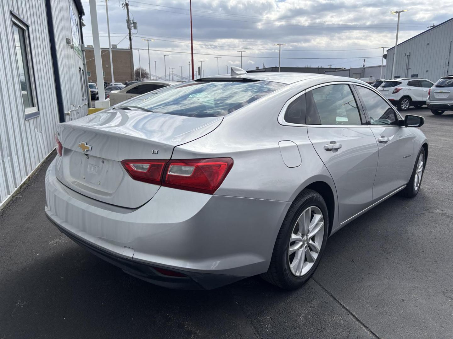 2018 SILVER Chevrolet MALIBU LT (2FL) (1G1ZD5STXJF) with an Other engine, located at 100 West Coliseum Boulevard, Fort Wayne, IN, 46805, (260) 471-0567, 41.119961, -85.140312 - 2018 Chevrolet MALIBU LT (2FL) - Photo#4
