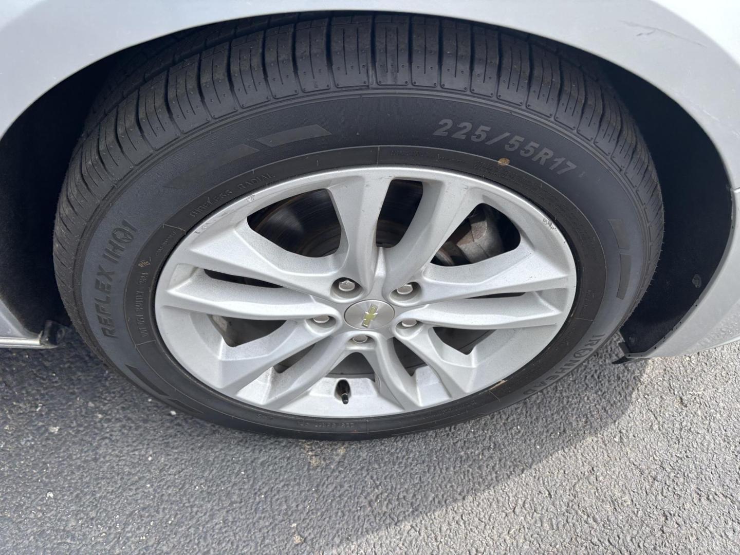 2018 SILVER Chevrolet MALIBU LT (2FL) (1G1ZD5STXJF) with an Other engine, located at 100 West Coliseum Boulevard, Fort Wayne, IN, 46805, (260) 471-0567, 41.119961, -85.140312 - 2018 Chevrolet MALIBU LT (2FL) - Photo#13