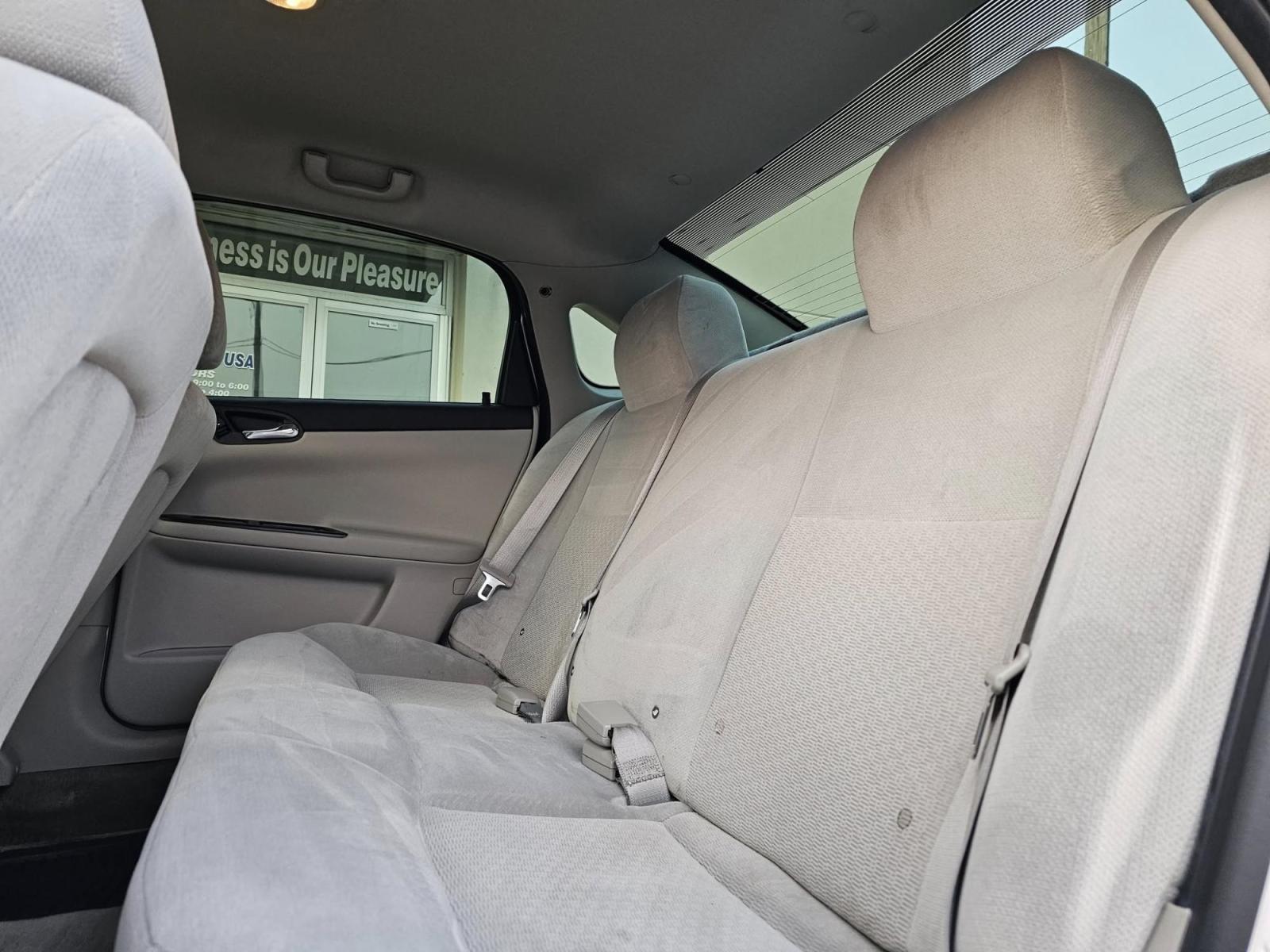 2016 SILVER Chevrolet IMPALA LIMITED LT (2G1WB5E30G1) with an Other engine, located at 502 South Main Street, Columbia City, IN, 46725, (260) 244-4645, 41.151382, -85.490578 - 2016 Chevrolet IMPALA LIMITED LT - Photo#4