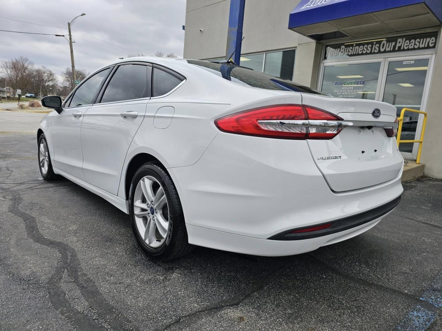 2018 WHITE Ford FUSION SE (3FA6P0H75JR) with an Other engine, located at 502 South Main Street, Columbia City, IN, 46725, (260) 244-4645, 41.151382, -85.490578 - 2018 Ford FUSION SE - Photo#3