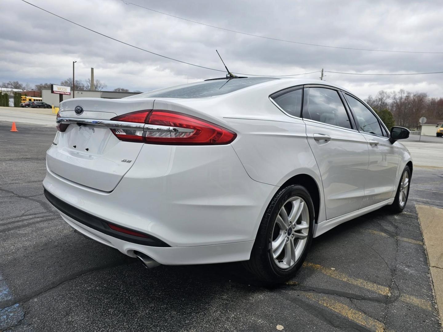 2018 WHITE Ford FUSION SE (3FA6P0H75JR) with an Other engine, located at 502 South Main Street, Columbia City, IN, 46725, (260) 244-4645, 41.151382, -85.490578 - 2018 Ford FUSION SE - Photo#2