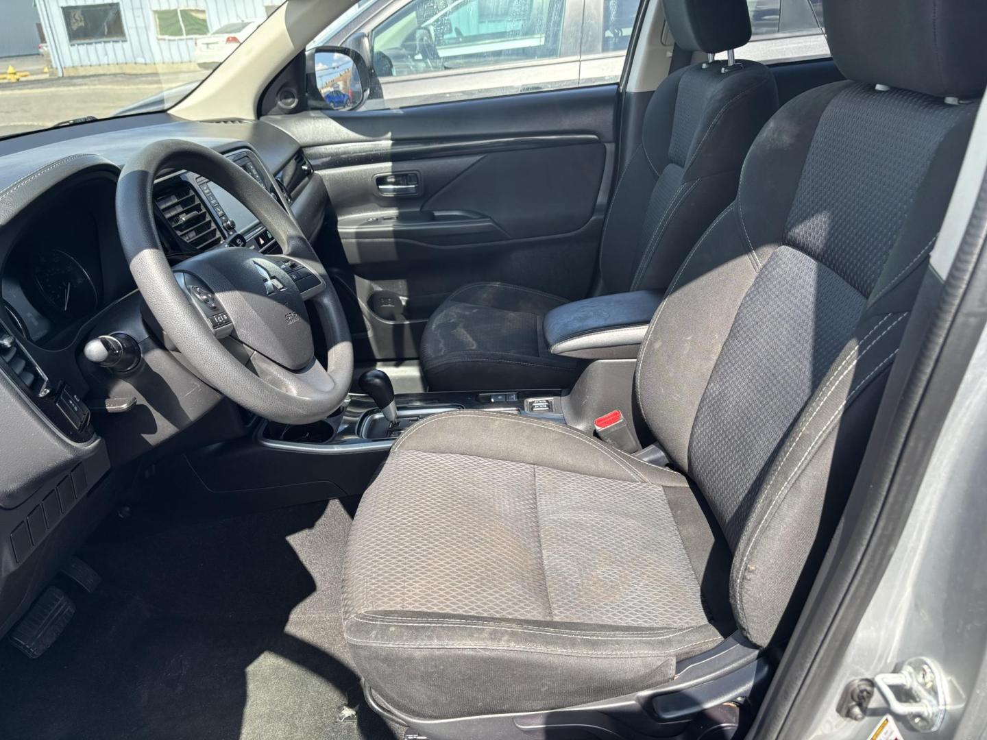 2019 SILVER Mitsubishi OUTLANDER ES (JA4AD2A33KJ) with an Other engine, located at 100 West Coliseum Boulevard, Fort Wayne, IN, 46805, (260) 471-0567, 41.119961, -85.140312 - **Embrace Adventure with the 2019 Mitsubishi Outlander ES A Perfect Fit for Your Lifestyle!**<br /> <br /> Are you searching for a versatile and reliable vehicle that can handle everything from family outings to weekend adventures? Look no further! Introducing the 2019 Mitsubishi Outlander ES, a sp - Photo#4