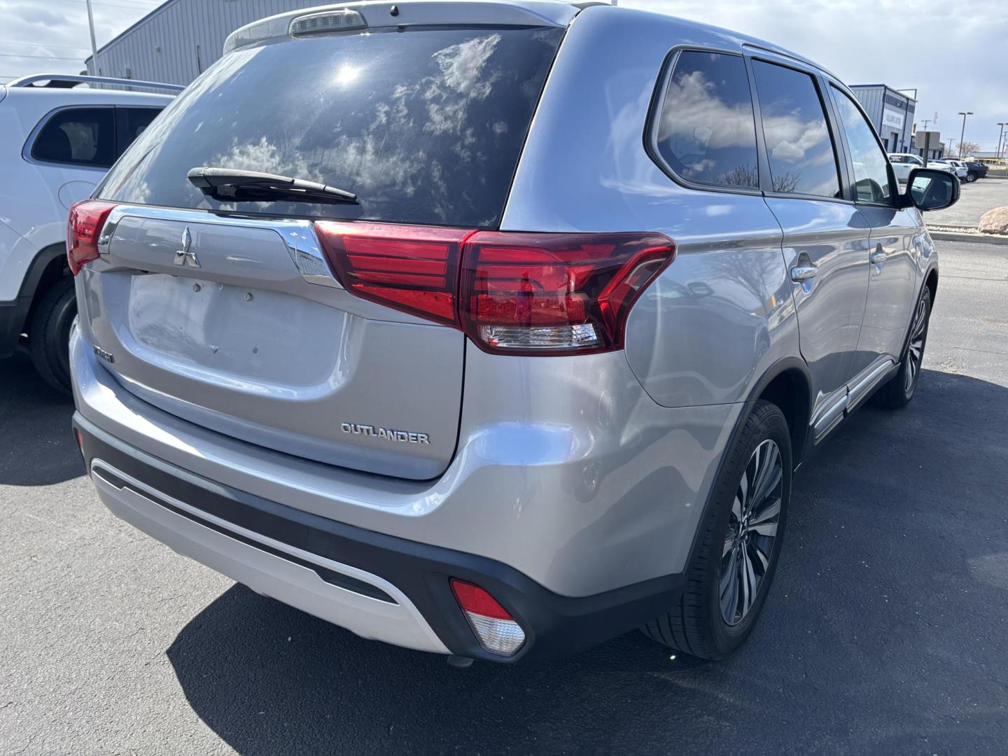 2019 SILVER Mitsubishi OUTLANDER ES (JA4AD2A33KJ) with an Other engine, located at 100 West Coliseum Boulevard, Fort Wayne, IN, 46805, (260) 471-0567, 41.119961, -85.140312 - **Embrace Adventure with the 2019 Mitsubishi Outlander ES A Perfect Fit for Your Lifestyle!**<br /> <br /> Are you searching for a versatile and reliable vehicle that can handle everything from family outings to weekend adventures? Look no further! Introducing the 2019 Mitsubishi Outlander ES, a sp - Photo#3