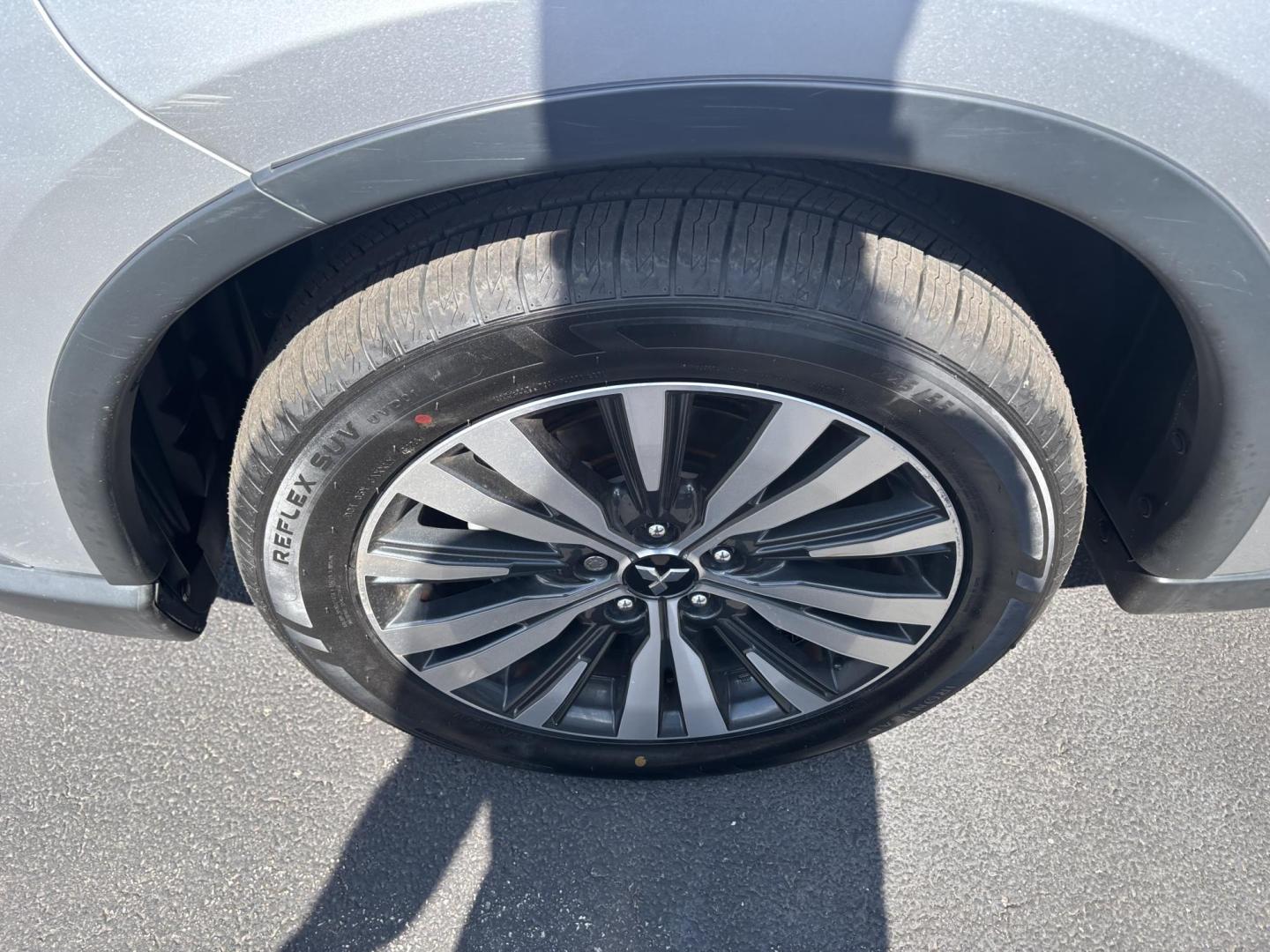 2019 SILVER Mitsubishi OUTLANDER ES (JA4AD2A33KJ) with an Other engine, located at 100 West Coliseum Boulevard, Fort Wayne, IN, 46805, (260) 471-0567, 41.119961, -85.140312 - **Embrace Adventure with the 2019 Mitsubishi Outlander ES A Perfect Fit for Your Lifestyle!**<br /> <br /> Are you searching for a versatile and reliable vehicle that can handle everything from family outings to weekend adventures? Look no further! Introducing the 2019 Mitsubishi Outlander ES, a sp - Photo#9