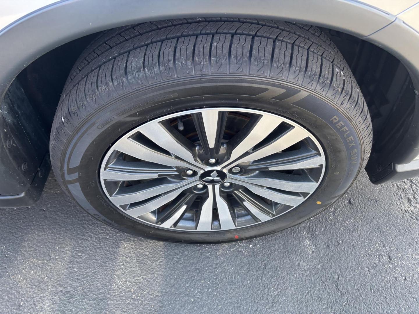 2019 SILVER Mitsubishi OUTLANDER ES (JA4AD2A33KJ) with an Other engine, located at 100 West Coliseum Boulevard, Fort Wayne, IN, 46805, (260) 471-0567, 41.119961, -85.140312 - **Embrace Adventure with the 2019 Mitsubishi Outlander ES A Perfect Fit for Your Lifestyle!**<br /> <br /> Are you searching for a versatile and reliable vehicle that can handle everything from family outings to weekend adventures? Look no further! Introducing the 2019 Mitsubishi Outlander ES, a sp - Photo#10
