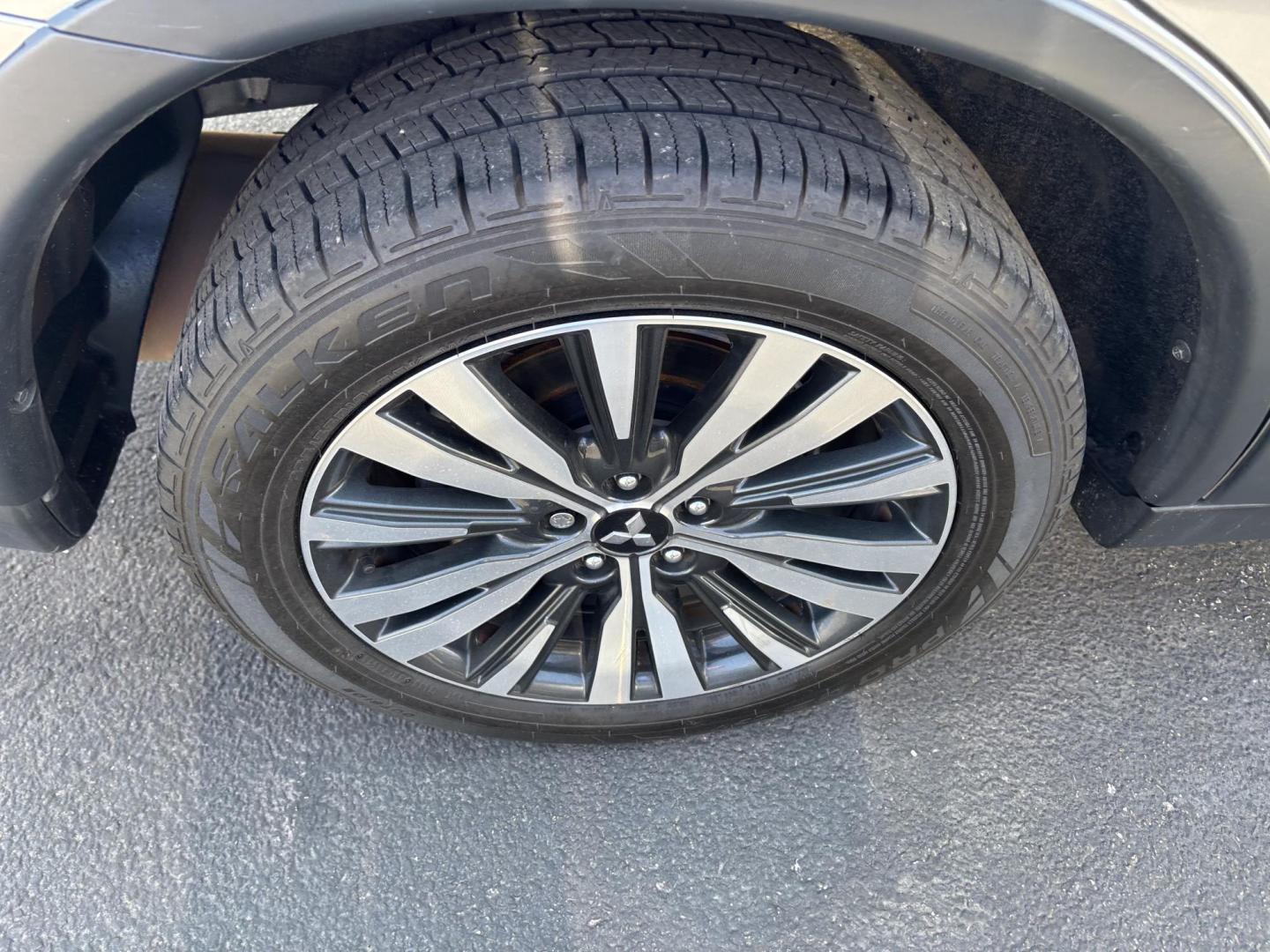 2019 SILVER Mitsubishi OUTLANDER ES (JA4AD2A33KJ) with an Other engine, located at 100 West Coliseum Boulevard, Fort Wayne, IN, 46805, (260) 471-0567, 41.119961, -85.140312 - **Embrace Adventure with the 2019 Mitsubishi Outlander ES A Perfect Fit for Your Lifestyle!**<br /> <br /> Are you searching for a versatile and reliable vehicle that can handle everything from family outings to weekend adventures? Look no further! Introducing the 2019 Mitsubishi Outlander ES, a sp - Photo#11