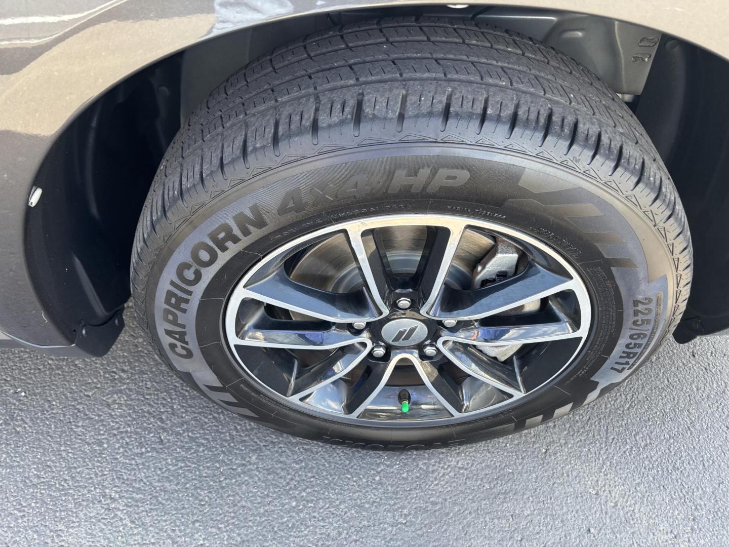 2018 GRAY /Black Dodge Journey Crossroad FWD (3C4PDCGG4JT) with an 3.6L V6 DOHC 24V engine, 4A transmission, located at 100 West Coliseum Boulevard, Fort Wayne, IN, 46805, (260) 471-0567, 41.119961, -85.140312 - Photo#10