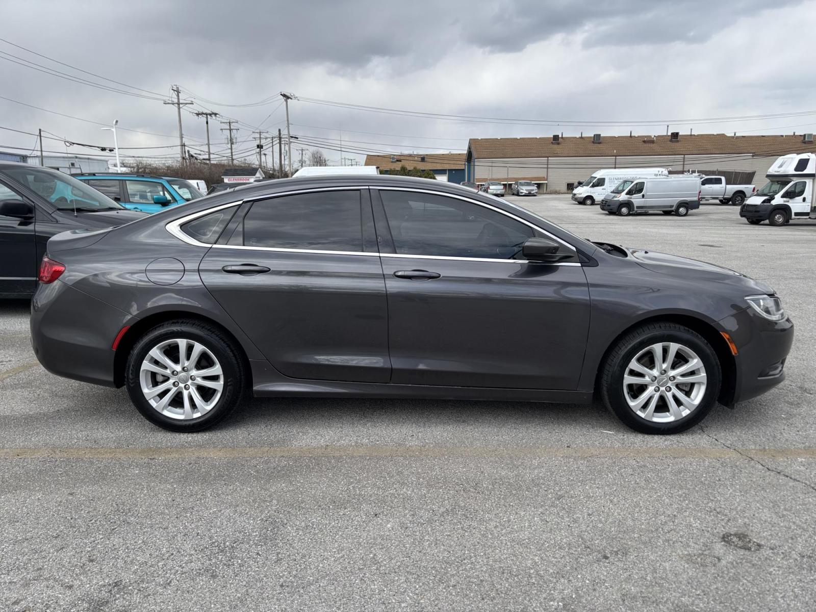 2016 GRAY Chrysler 200 LIMITED (1C3CCCAB0GN) with an Other engine, located at 100 West Coliseum Boulevard, Fort Wayne, IN, 46805, (260) 471-0567, 41.119961, -85.140312 - 2016 Chrysler 200 LIMITED - Photo#4