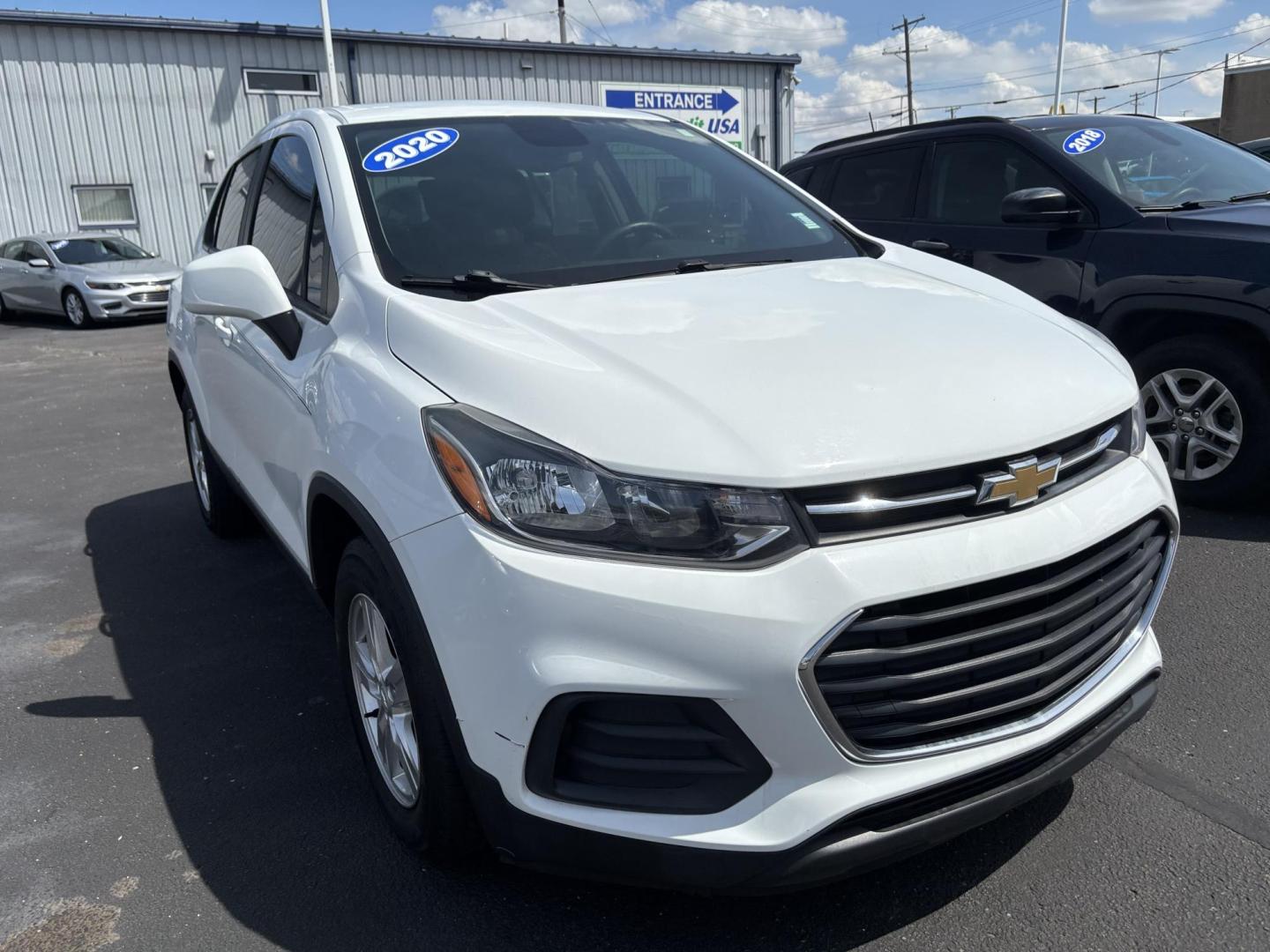 2020 Chevrolet TRAX LS (KL7CJKSB0LB) with an Other engine, located at 100 West Coliseum Boulevard, Fort Wayne, IN, 46805, (260) 471-0567, 41.119961, -85.140312 - **Elevate Your Commute with the 2020 Chevrolet TRAX LS Perfect for Fort Wayne Adventures!**<br /> <br /> Are you searching for an affordable vehicle that's both stylish and functional? The 2020 Chevrolet TRAX LS is your ticket to navigating life in Fort Wayne, IN, and beyond. Whether you're a busy - Photo#0