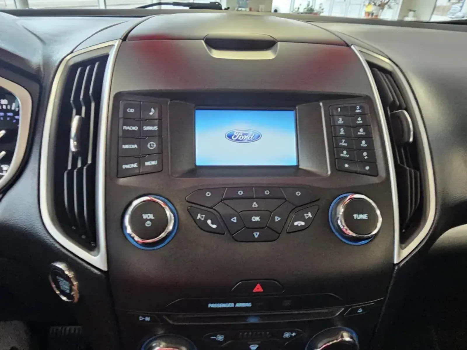 2016 BLACK /Black Ford Edge SEL AWD (2FMPK4J99GB) with an 2.0L L4 DOHC 16V engine, 6A transmission, located at 502 South Main Street, Columbia City, IN, 46725, (260) 244-4645, 41.151382, -85.490578 - Are you ready to elevate your lifestyle with the perfect blend of comfort, style, and performance? The 2016 Ford Edge SEL AWD is ready to be your companion for family road trips, daily commutes, and weekend adventures. With its spacious interior and advanced technology features, this SUV is not just - Photo#6