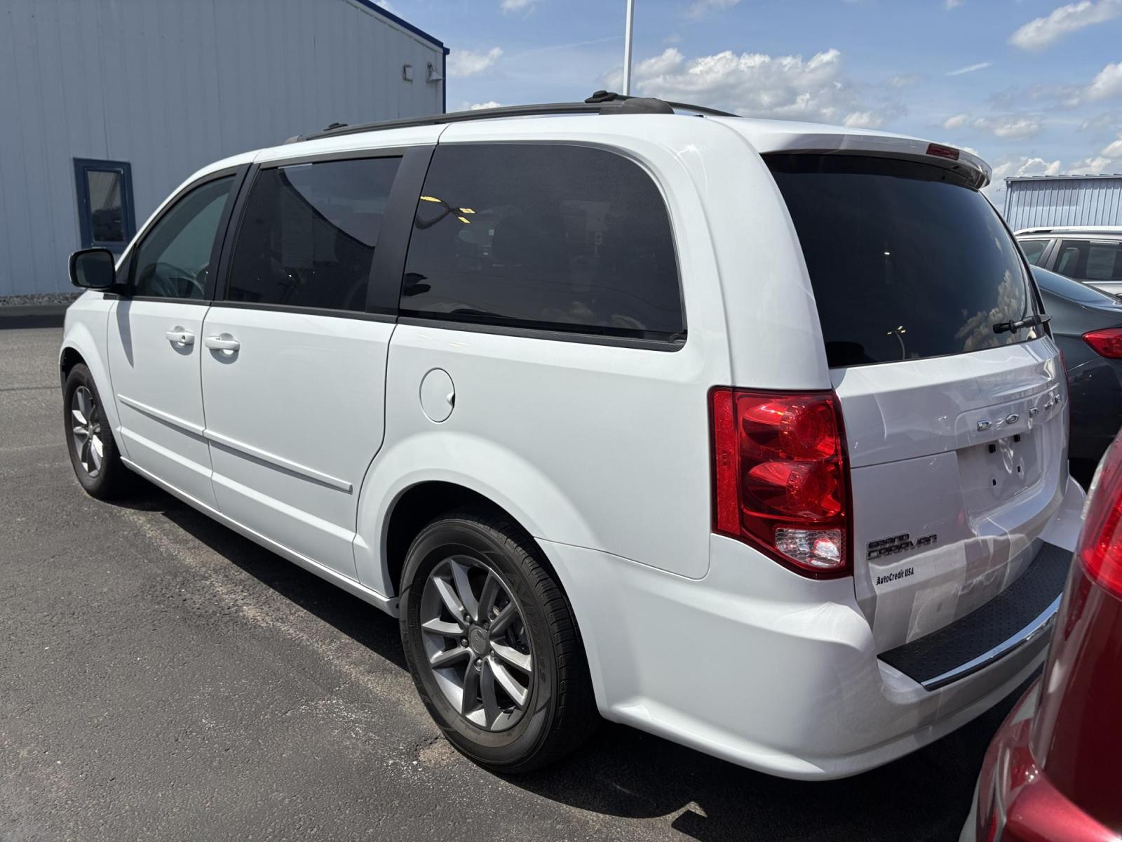 2016 Dodge GRAND CARAVAN SE (2C4RDGBG6GR) with an Other engine, located at 100 West Coliseum Boulevard, Fort Wayne, IN, 46805, (260) 471-0567, 41.119961, -85.140312 - 2016 Dodge GRAND CARAVAN SE - Photo#2