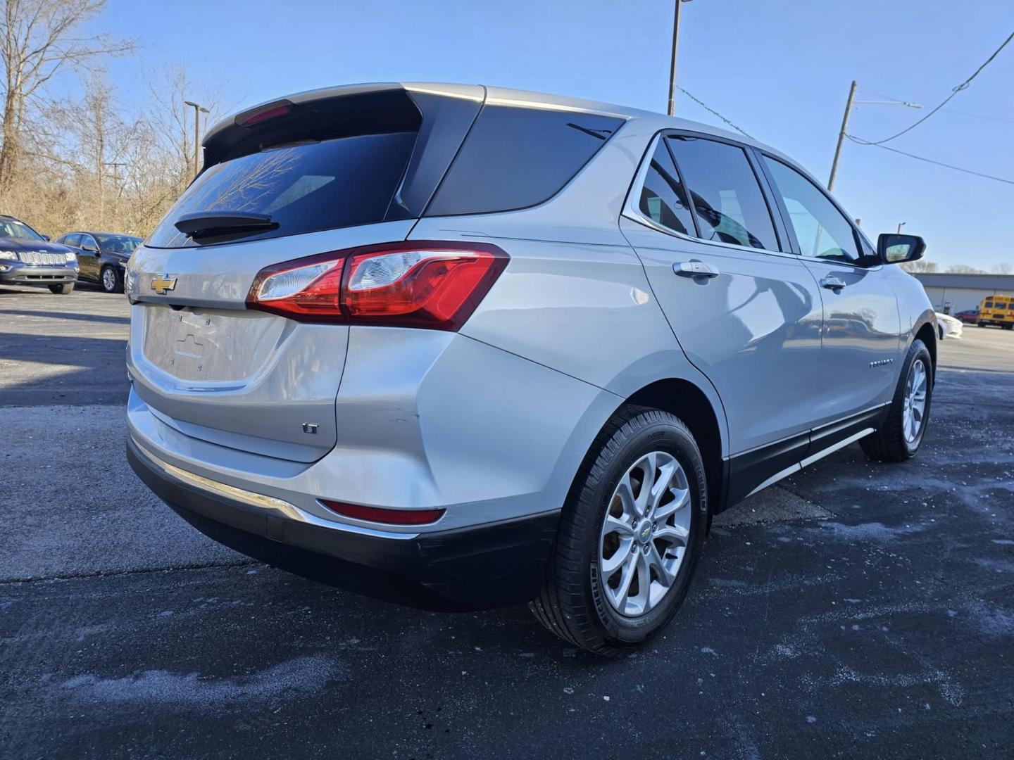 2018 SILVER /GREY /BLACK Chevrolet Equinox LT 2WD (2GNAXJEVXJ6) with an 1.5L L4 DIR DOHC 16V TURBO engine, 6A transmission, located at 502 South Main Street, Columbia City, IN, 46725, (260) 244-4645, 41.151382, -85.490578 - Photo#2