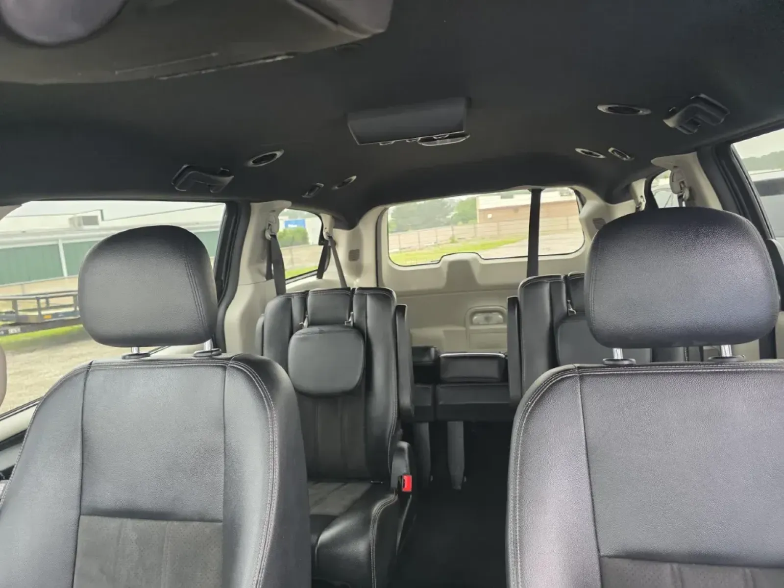 2020 Dodge GRAND CARAVAN SXT (2C4RDGCG2LR) with an Other engine, located at 15 Petro Dr, Warsaw, IN, 46582, (574) 306-0055, 41.273563, -85.857544 - 2020 Dodge GRAND CARAVAN SXT - Photo#5
