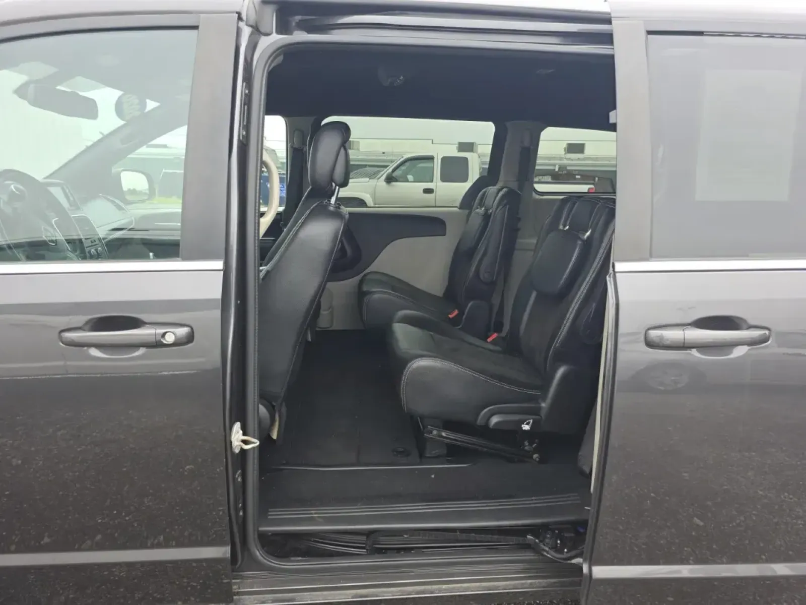 2020 Dodge GRAND CARAVAN SXT (2C4RDGCG2LR) with an Other engine, located at 15 Petro Dr, Warsaw, IN, 46582, (574) 306-0055, 41.273563, -85.857544 - 2020 Dodge GRAND CARAVAN SXT - Photo#6