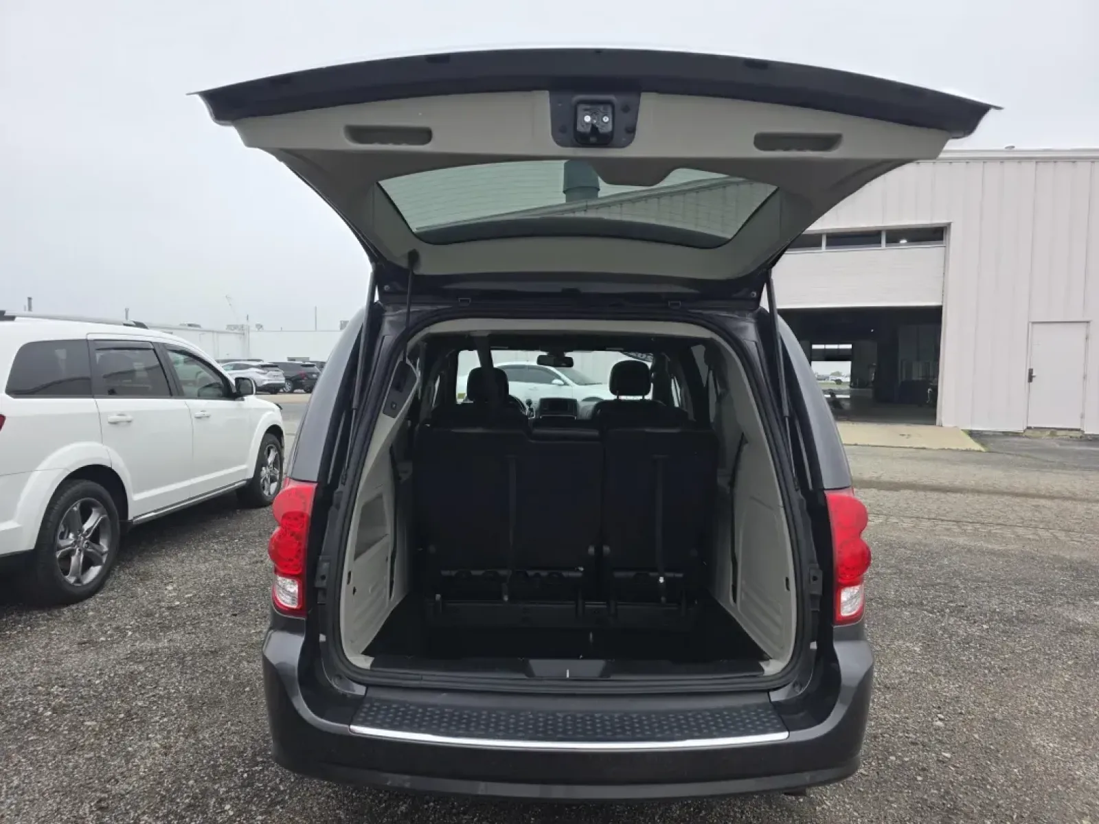 2020 Dodge GRAND CARAVAN SXT (2C4RDGCG2LR) with an Other engine, located at 15 Petro Dr, Warsaw, IN, 46582, (574) 306-0055, 41.273563, -85.857544 - 2020 Dodge GRAND CARAVAN SXT - Photo#10