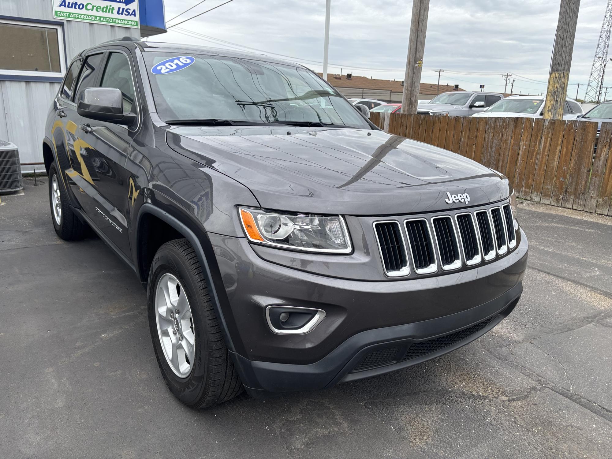 photo of 2016 Jeep GRAND CHEROKEE LARED 