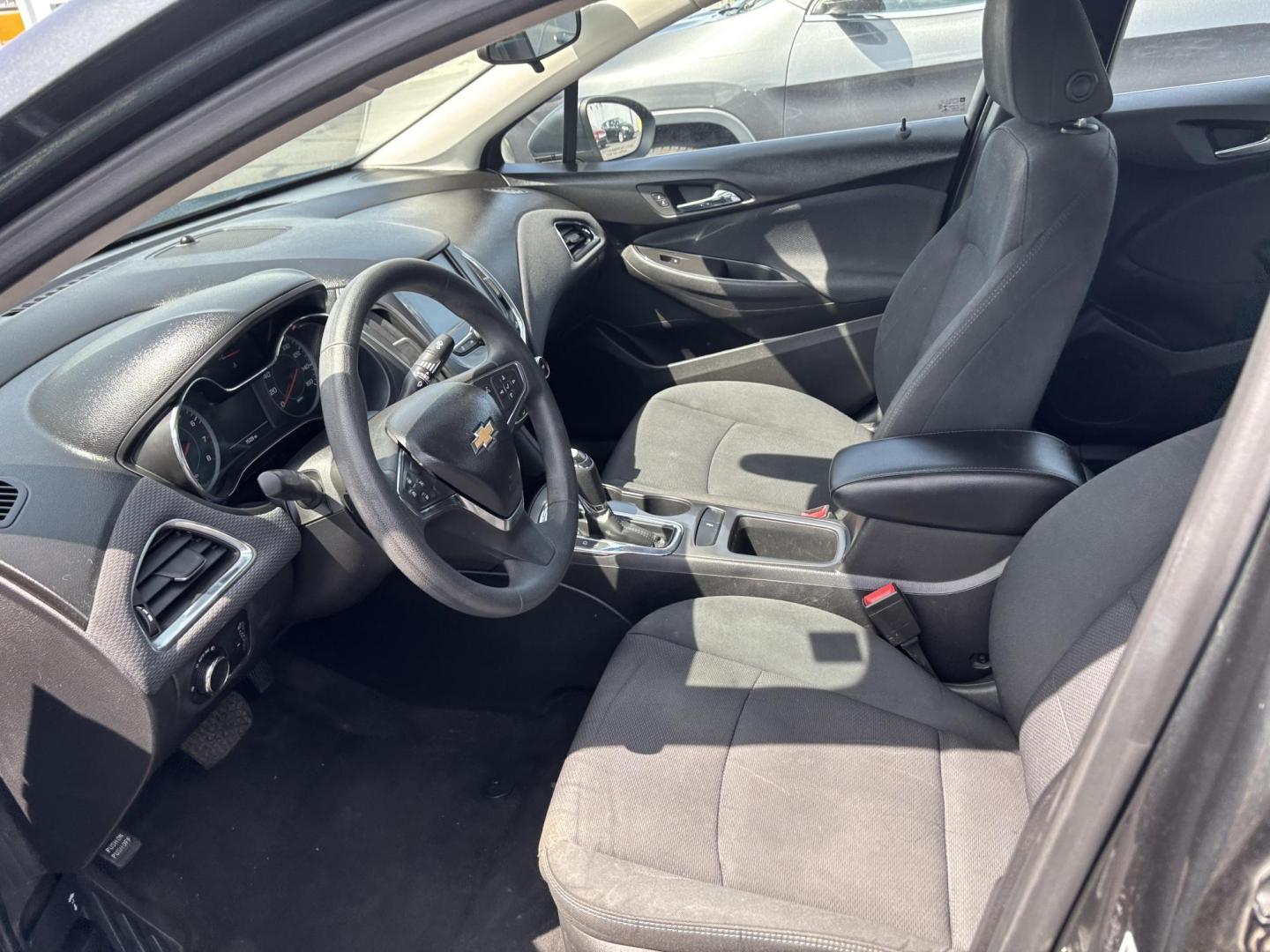 2018 Chevrolet CRUZE LT (1G1BE5SM5J7) with an Other engine, located at 100 West Coliseum Boulevard, Fort Wayne, IN, 46805, (260) 471-0567, 41.119961, -85.140312 - 2018 Chevrolet CRUZE LT - Photo#4