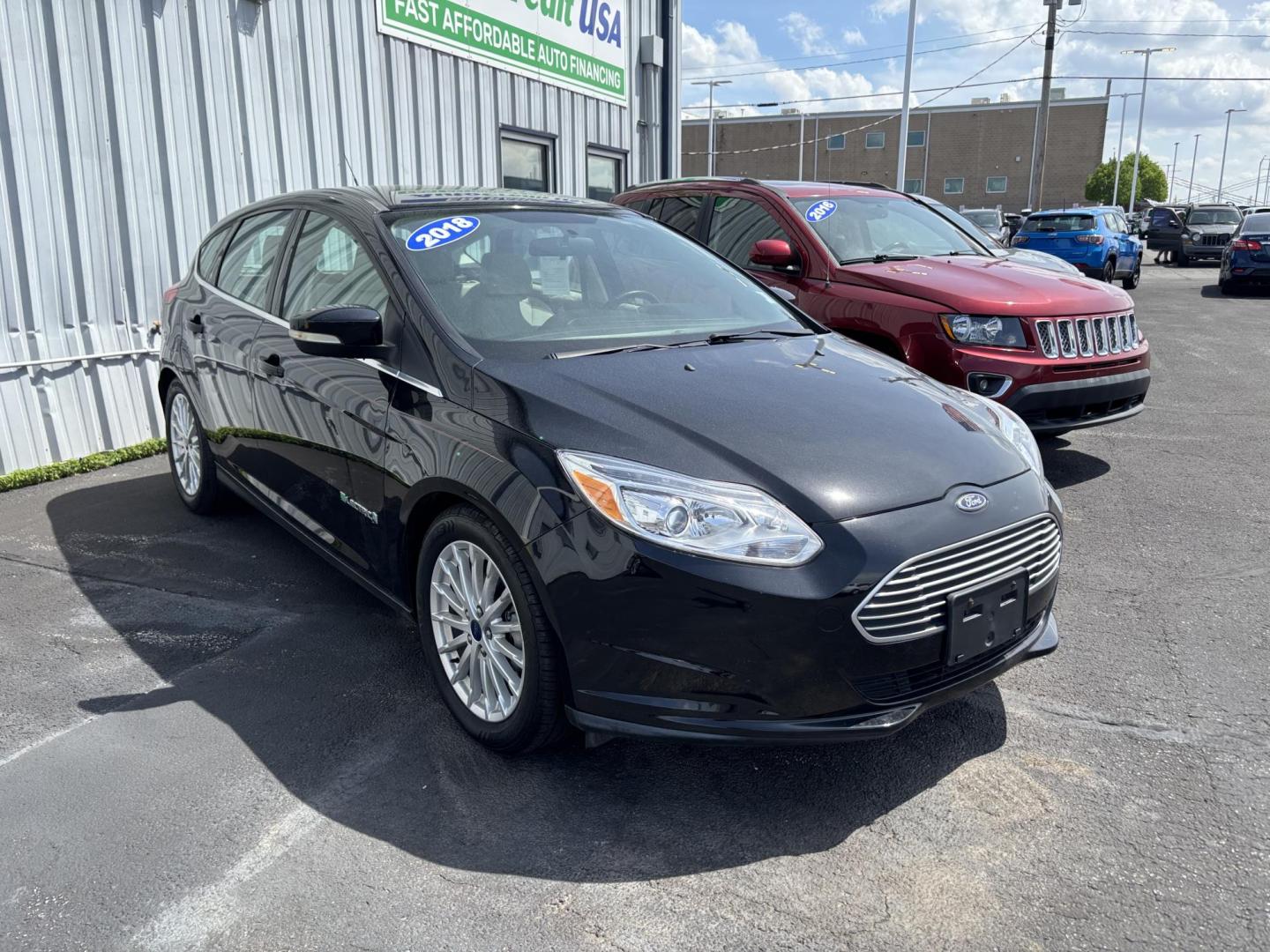 2018 BLACK Ford FOCUS BEV (1FADP3R43JL) with an Other engine, located at 100 West Coliseum Boulevard, Fort Wayne, IN, 46805, (260) 471-0567, 41.119961, -85.140312 - Are you looking for a reliable vehicle that fits seamlessly into your busy lifestyle? Whether you're a commuter navigating the bustling streets of Fort Wayne or a growing family in need of a versatile car, the 2018 Ford Focus BEV is the perfect choice. With its impressive efficiency, spacious interi - Photo#0