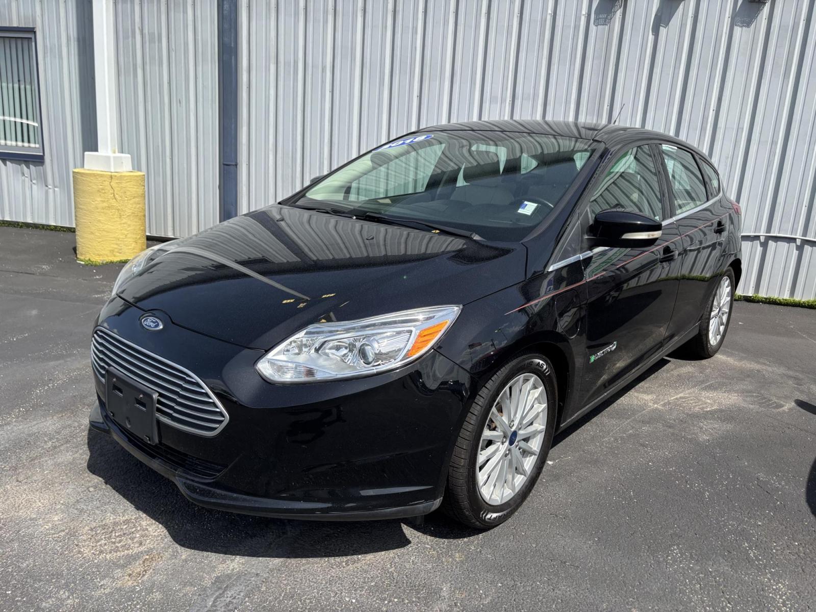 2018 BLACK Ford FOCUS BEV (1FADP3R43JL) with an Other engine, located at 100 West Coliseum Boulevard, Fort Wayne, IN, 46805, (260) 471-0567, 41.119961, -85.140312 - 2018 Ford FOCUS BEV - Photo#1