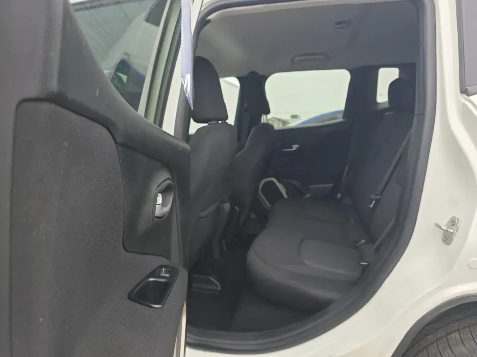 2017 Jeep RENEGADE LATITUDE (ZACCJABB9HP) with an Other engine, located at 15 Petro Dr, Warsaw, IN, 46582, (574) 306-0055, 41.273563, -85.857544 - Are you ready to elevate your adventures with a vehicle that seamlessly balances style and practicality? The 2017 Jeep Renegade Latitude is here to transform your driving experience, whether you're navigating the city streets of Warsaw or escaping to the great outdoors for a weekend getaway. This ve - Photo#5