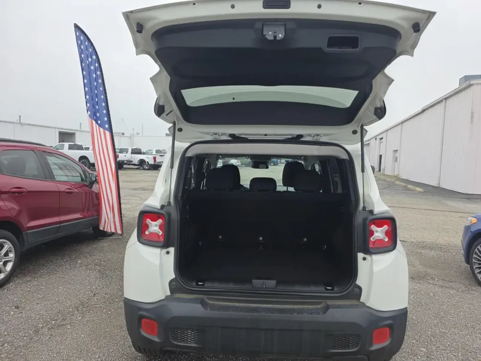 2017 Jeep RENEGADE LATITUDE (ZACCJABB9HP) with an Other engine, located at 15 Petro Dr, Warsaw, IN, 46582, (574) 306-0055, 41.273563, -85.857544 - Are you ready to elevate your adventures with a vehicle that seamlessly balances style and practicality? The 2017 Jeep Renegade Latitude is here to transform your driving experience, whether you're navigating the city streets of Warsaw or escaping to the great outdoors for a weekend getaway. This ve - Photo#8