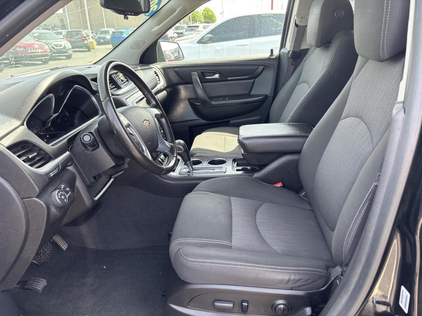 2017 BLACK Chevrolet TRAVERSE 1LT (1GNKVGKD8HJ) with an Other engine, located at 100 West Coliseum Boulevard, Fort Wayne, IN, 46805, (260) 471-0567, 41.119961, -85.140312 - 2017 Chevrolet TRAVERSE 1LT - Photo#4