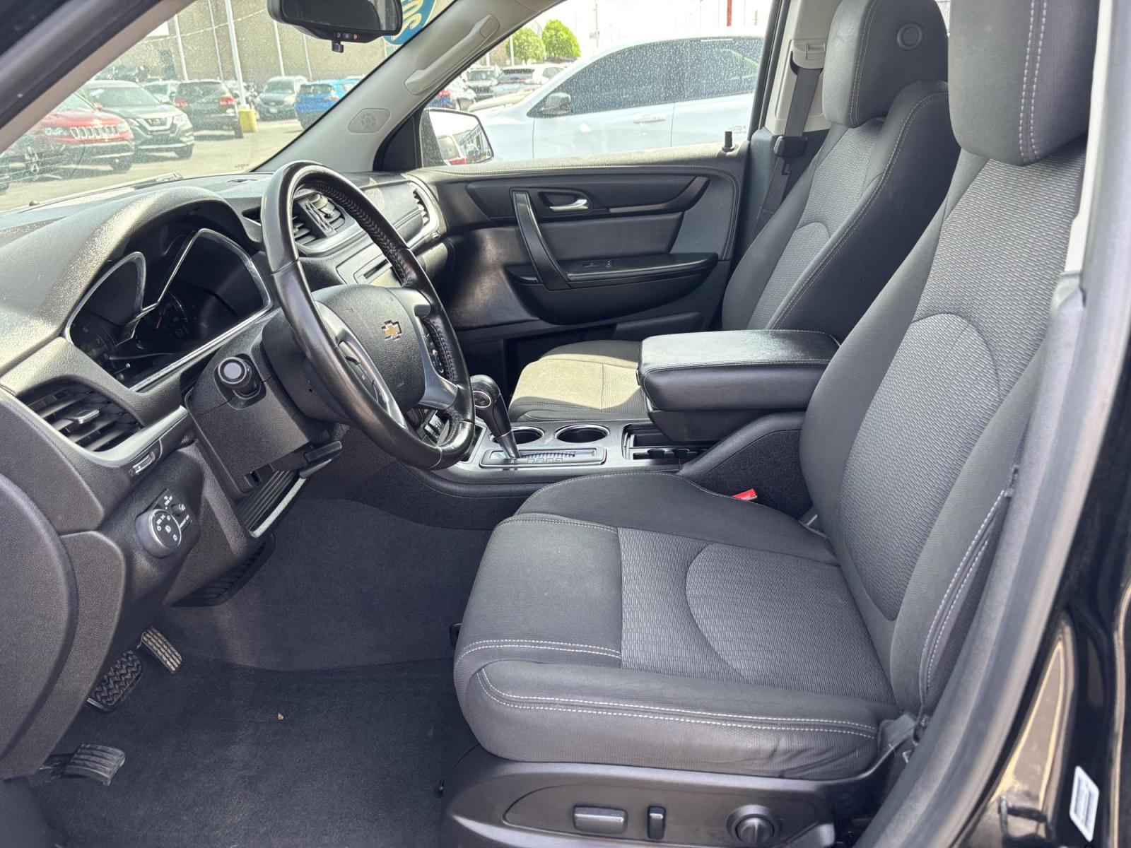 2017 BLACK Chevrolet TRAVERSE 1LT (1GNKVGKD8HJ) with an Other engine, located at 100 West Coliseum Boulevard, Fort Wayne, IN, 46805, (260) 471-0567, 41.119961, -85.140312 - 2017 Chevrolet TRAVERSE 1LT - Photo#4