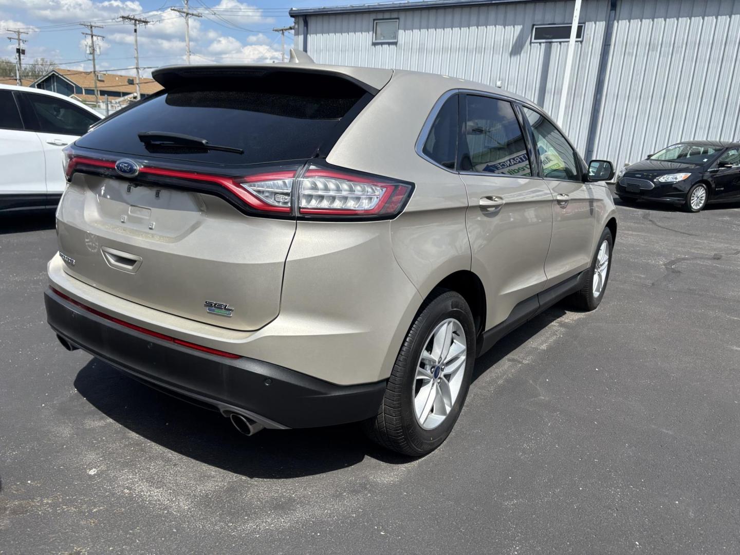 2017 GOLD Ford Edge (2FMPK3J93HB) with an Other engine, located at 100 West Coliseum Boulevard, Fort Wayne, IN, 46805, (260) 471-0567, 41.119961, -85.140312 - **Conquer the Road with Confidence: 2017 Ford Edge SEL at Auto Credit in Fort Wayne, IN**<br /> <br /> Are you searching for a reliable and stylish vehicle that fits seamlessly into your active lifestyle? The 2017 Ford Edge SEL is the perfect blend of versatility and comfort, making it an ideal choi - Photo#3
