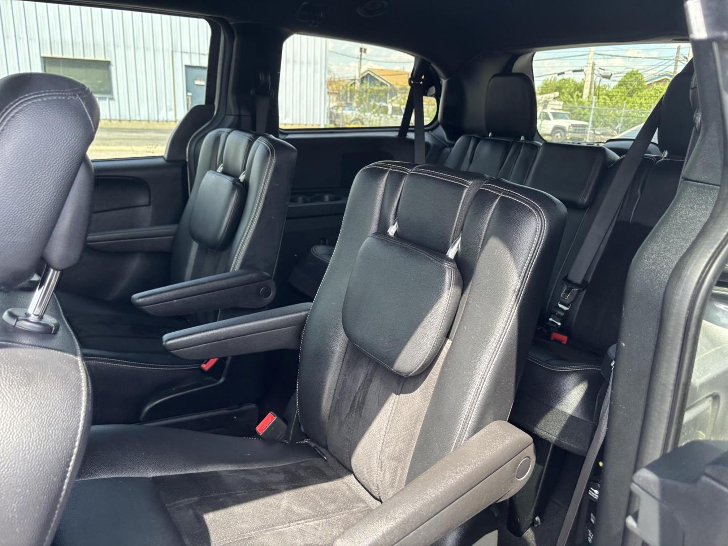 2016 Dodge Grand Caravan (2C4RDGCG1GR) with an Other engine, located at 100 West Coliseum Boulevard, Fort Wayne, IN, 46805, (260) 471-0567, 41.119961, -85.140312 - **Discover Your Next Adventure with the 2016 Dodge Grand Caravan SXT at Auto Credit in Fort Wayne, IN!**<br /> <br /> Are you searching for the perfect family vehicle that combines space, comfort, and reliability? Look no further than the 2016 Dodge Grand Caravan SXT, available now at Auto Credit, y - Photo#5