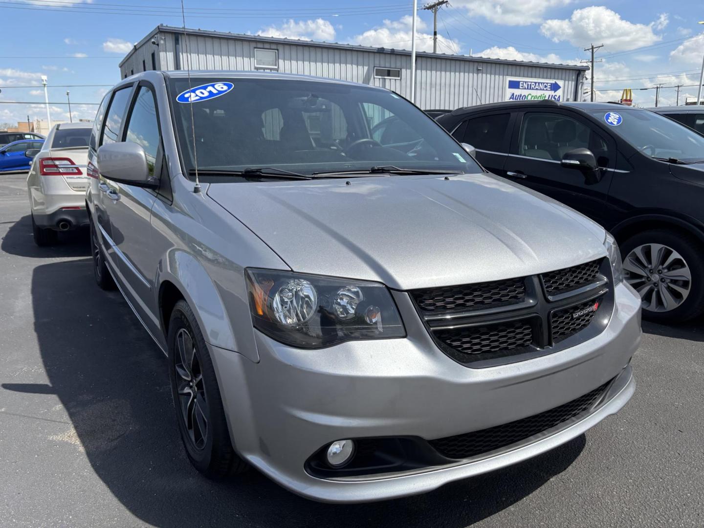 2016 Dodge Grand Caravan (2C4RDGCG1GR) with an Other engine, located at 100 West Coliseum Boulevard, Fort Wayne, IN, 46805, (260) 471-0567, 41.119961, -85.140312 - **Discover Your Next Adventure with the 2016 Dodge Grand Caravan SXT at Auto Credit in Fort Wayne, IN!**<br /> <br /> Are you searching for the perfect family vehicle that combines space, comfort, and reliability? Look no further than the 2016 Dodge Grand Caravan SXT, available now at Auto Credit, y - Photo#0