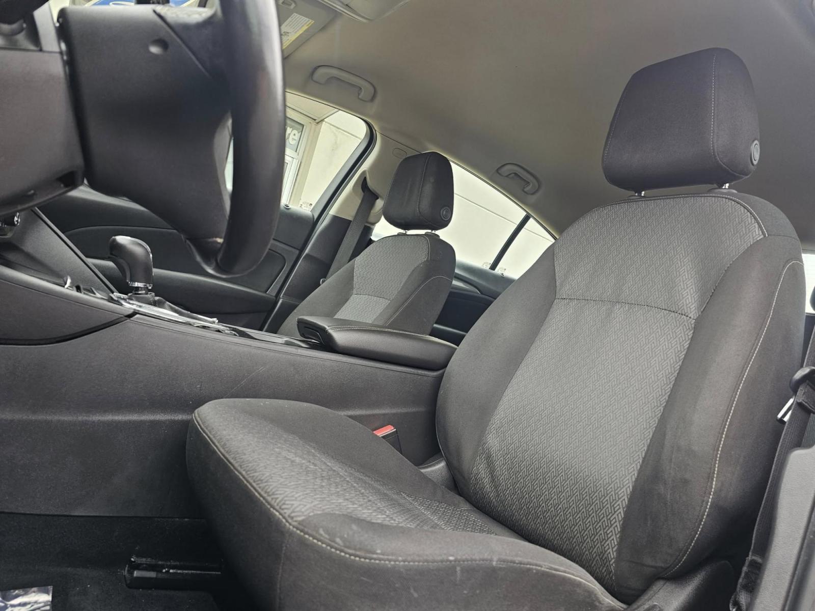 2018 BLUE /BLACK Buick Regal Preferred (W04GL6SXXJ1) with an 2.0L L4 DOHC 16V engine, 9A transmission, located at 502 South Main Street, Columbia City, IN, 46725, (260) 244-4645, 41.151382, -85.490578 - Photo#5