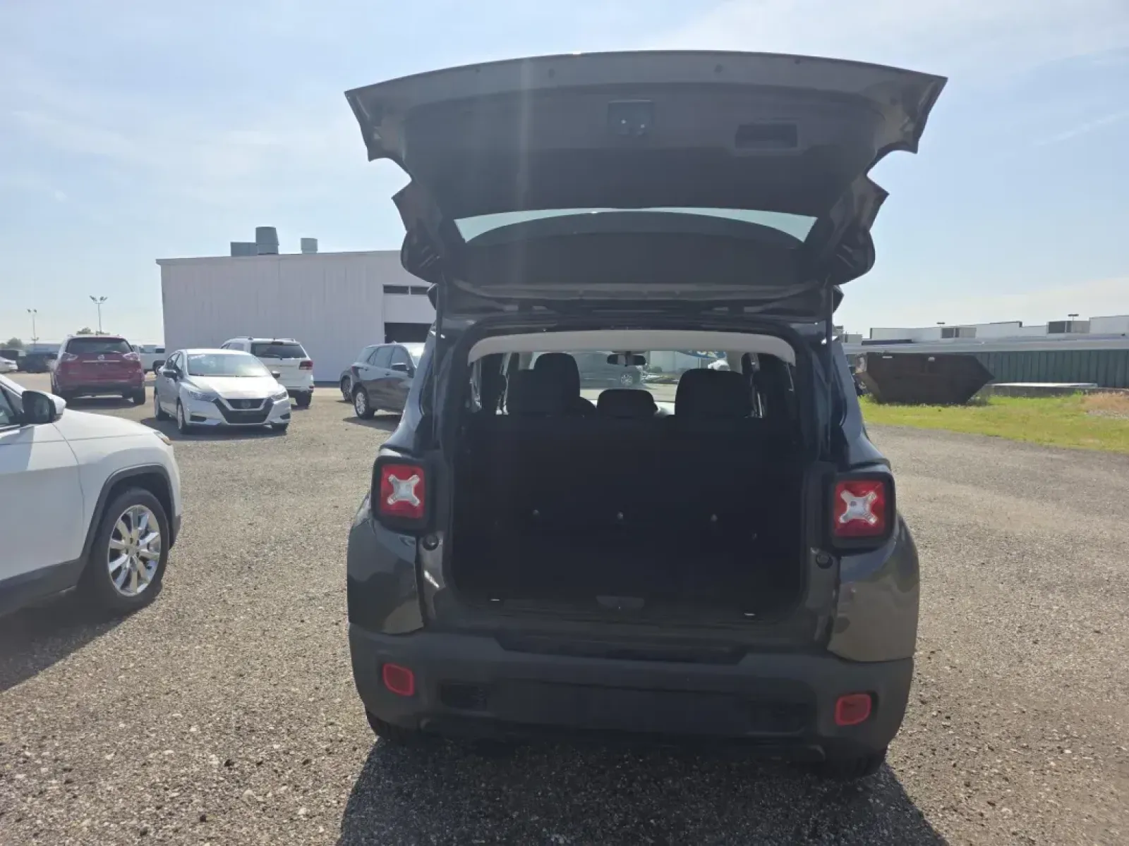 2019 Jeep RENEGADE SPORT (ZACNJBAB0KP) with an Other engine, located at 15 Petro Dr, Warsaw, IN, 46582, (574) 306-0055, 41.273563, -85.857544 - Are you ready to elevate your adventures? The 2019 Jeep Renegade Sport is here to transform your everyday journeys into exciting explorations, whether you're navigating the bustling streets of Warsaw, IN, or venturing off the beaten path. Perfect for those who thrive on spontaneity-this rugged yet s - Photo#6