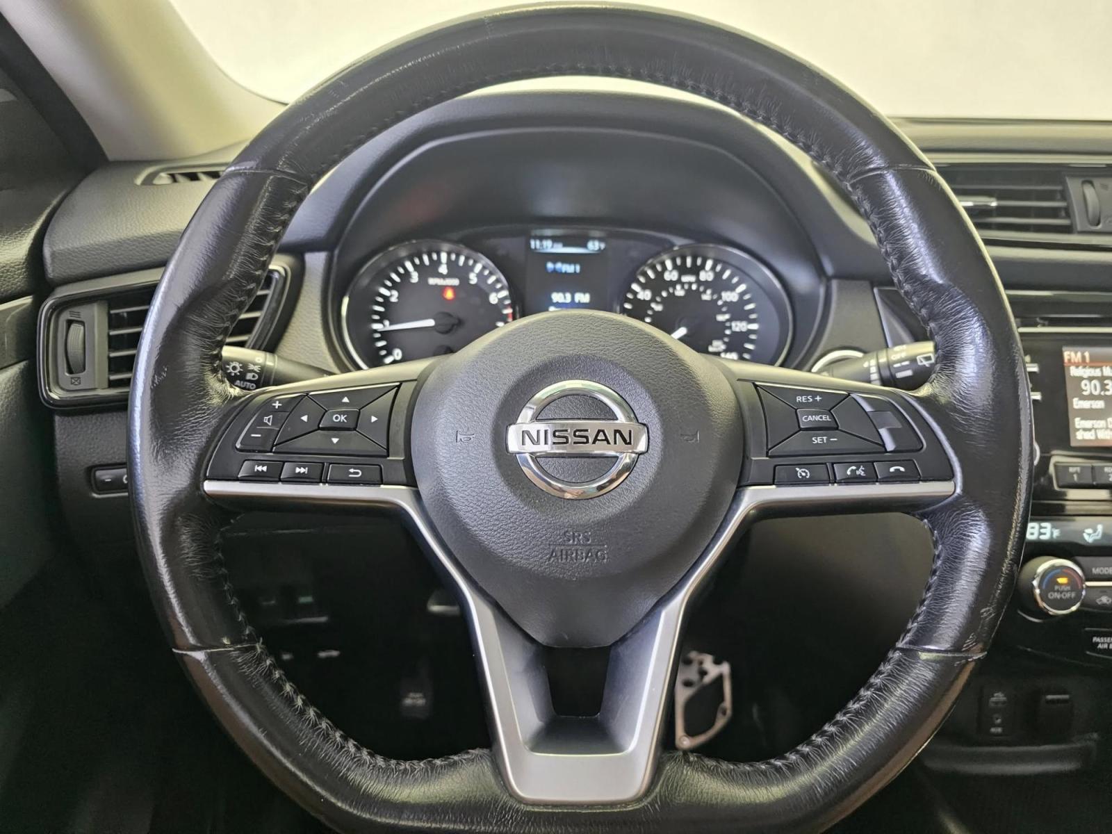 2017 WHITE /Black Nissan Rogue SV 2WD (JN8AT2MT8HW) with an 2.5L L4 DOHC 16V engine, CVT transmission, located at 502 South Main Street, Columbia City, IN, 46725, (260) 244-4645, 41.151382, -85.490578 - Photo#6