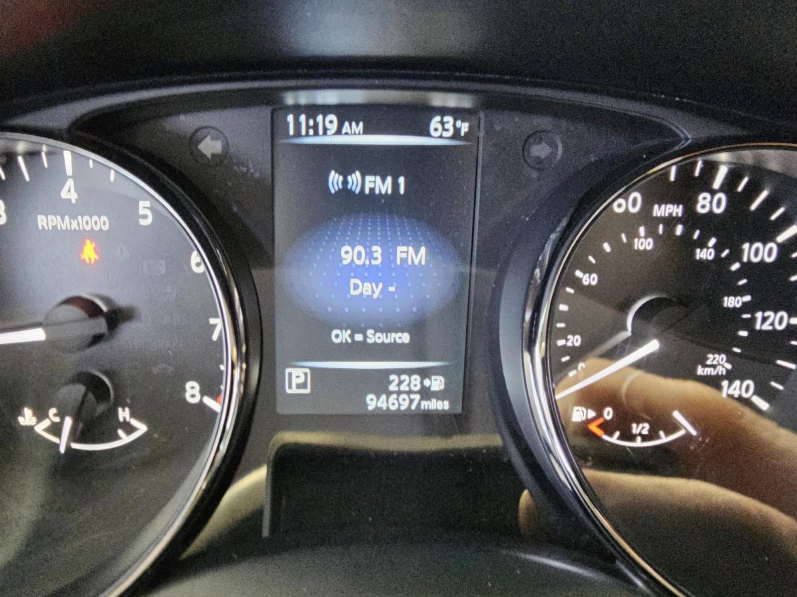 2017 WHITE /Black Nissan Rogue SV 2WD (JN8AT2MT8HW) with an 2.5L L4 DOHC 16V engine, CVT transmission, located at 502 South Main Street, Columbia City, IN, 46725, (260) 244-4645, 41.151382, -85.490578 - Photo#5